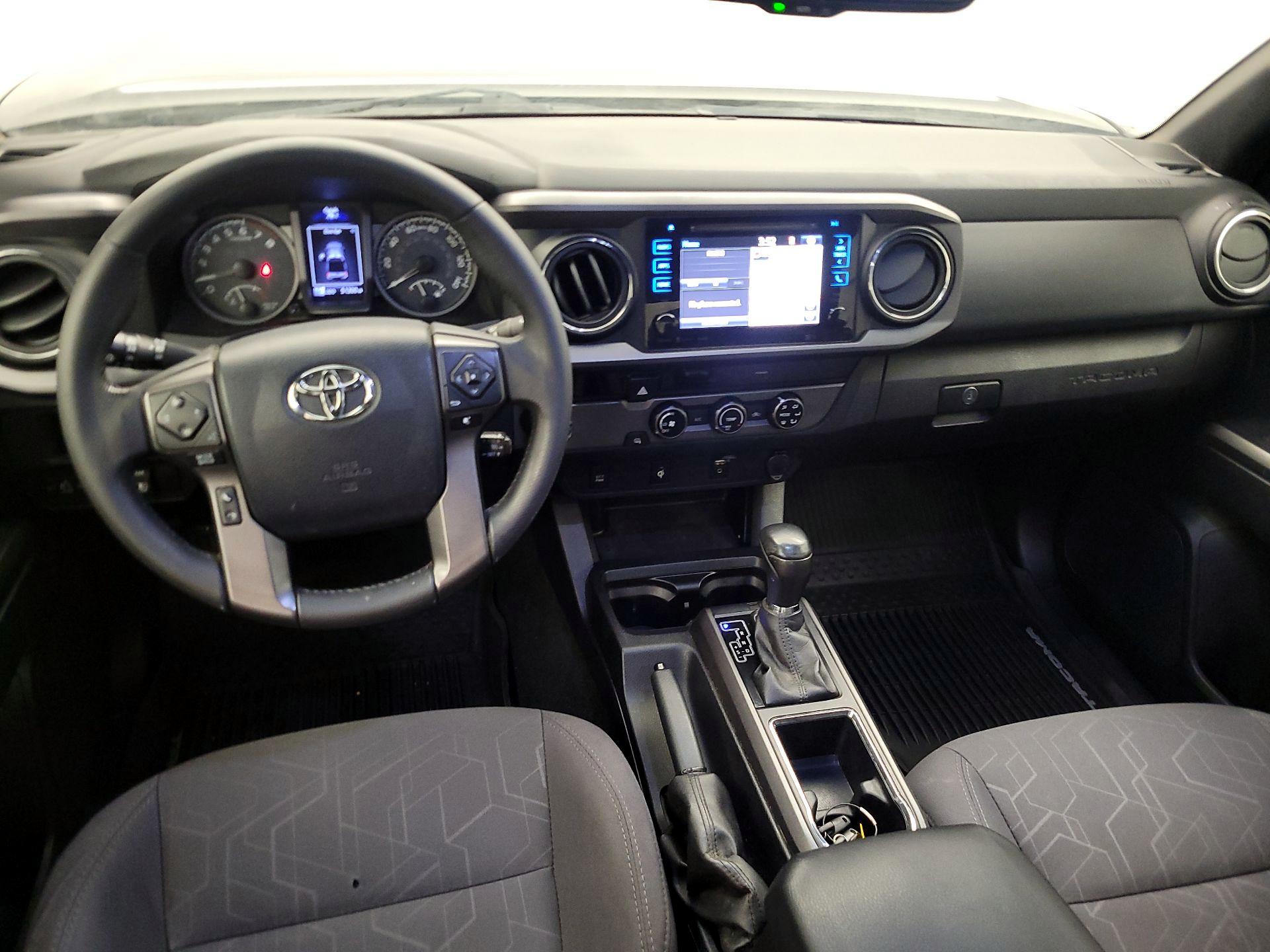 Thumbnail: 2017 Toyota Tacoma - 9