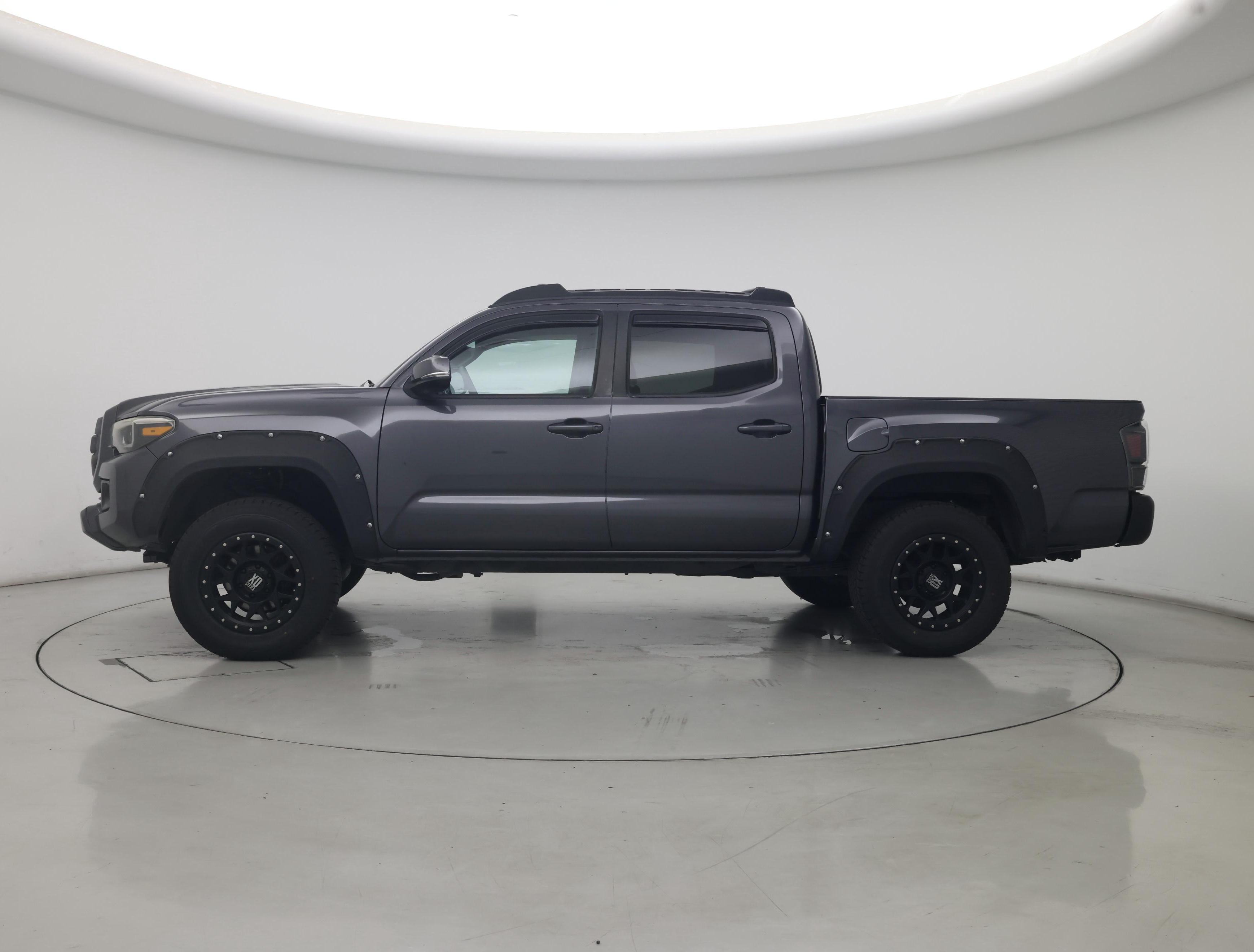 Thumbnail: 2017 Toyota Tacoma - 3