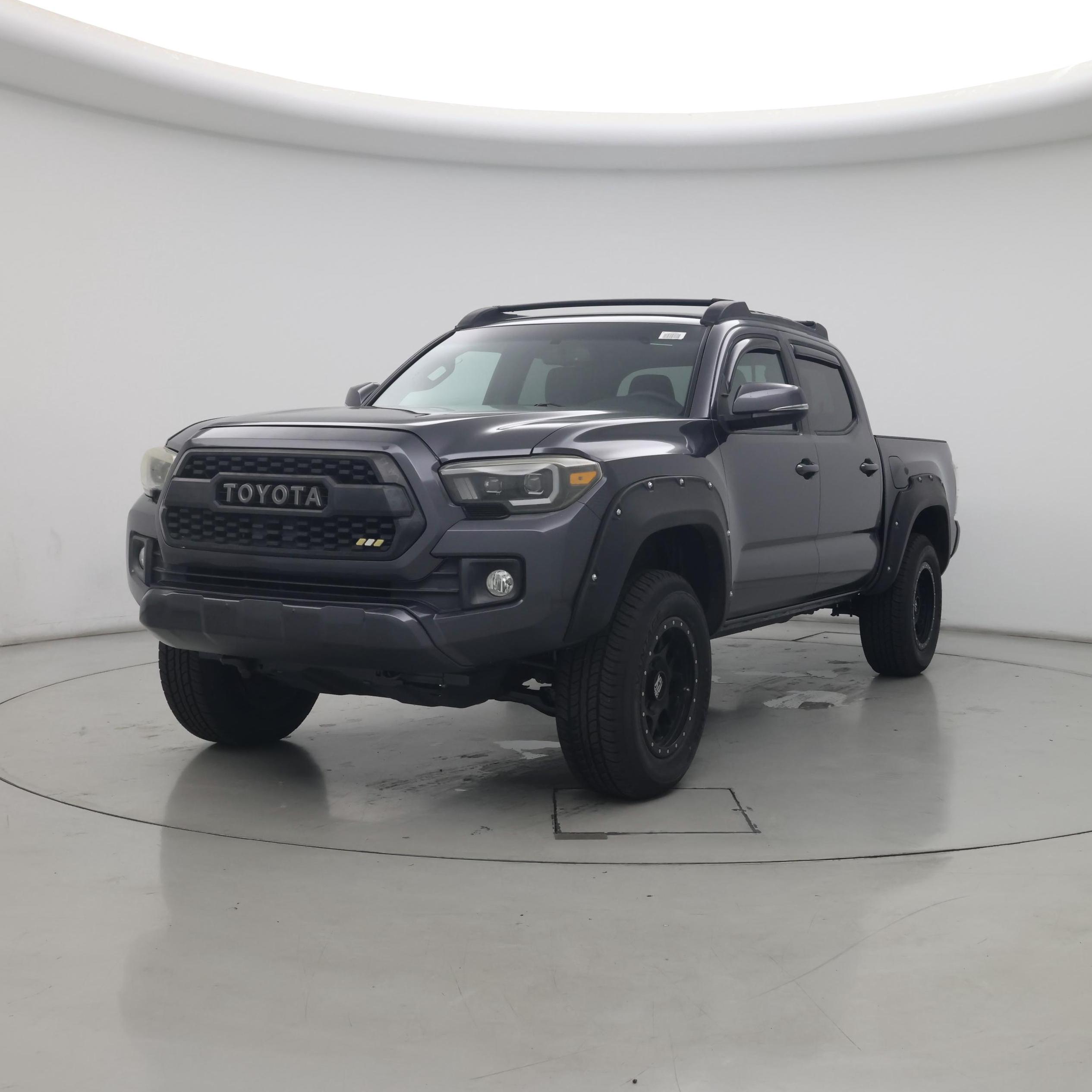 Thumbnail: 2017 Toyota Tacoma - 4