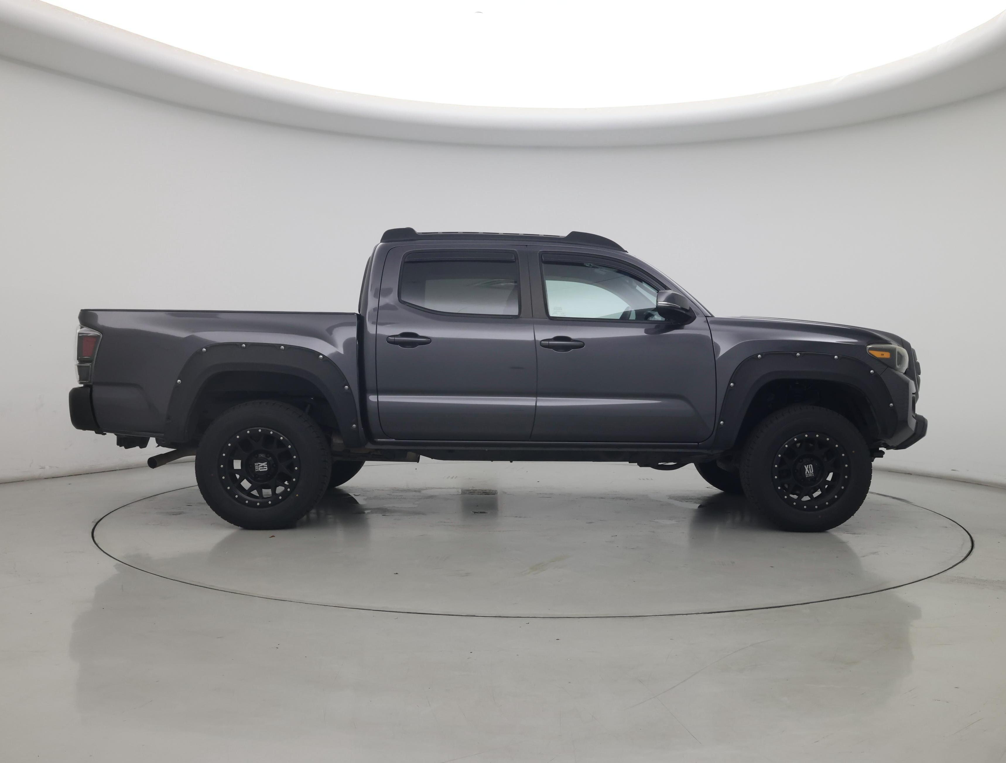 Thumbnail: 2017 Toyota Tacoma - 7