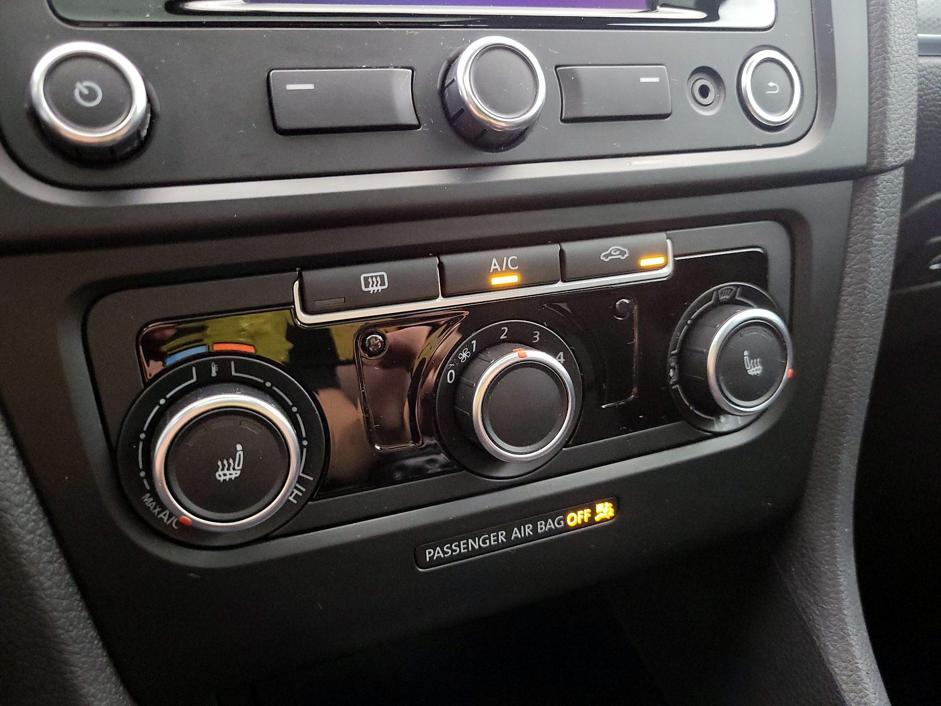 Thumbnail: 2014 Volkswagen Golf - 15