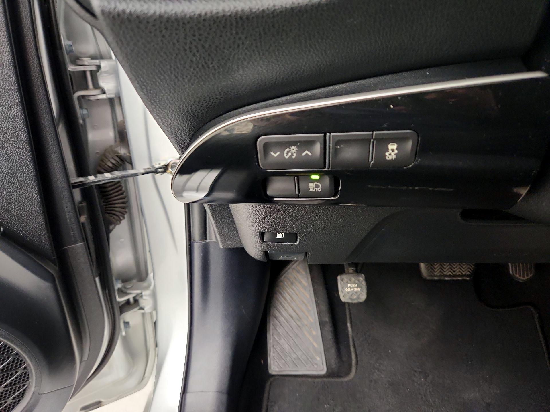 Thumbnail: 2017 Toyota Prius - 13