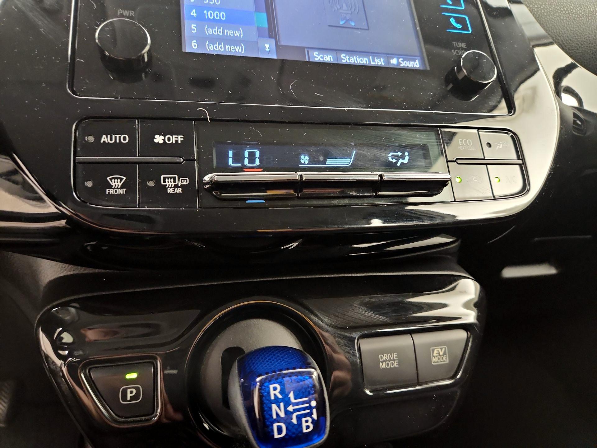 Thumbnail: 2017 Toyota Prius - 16
