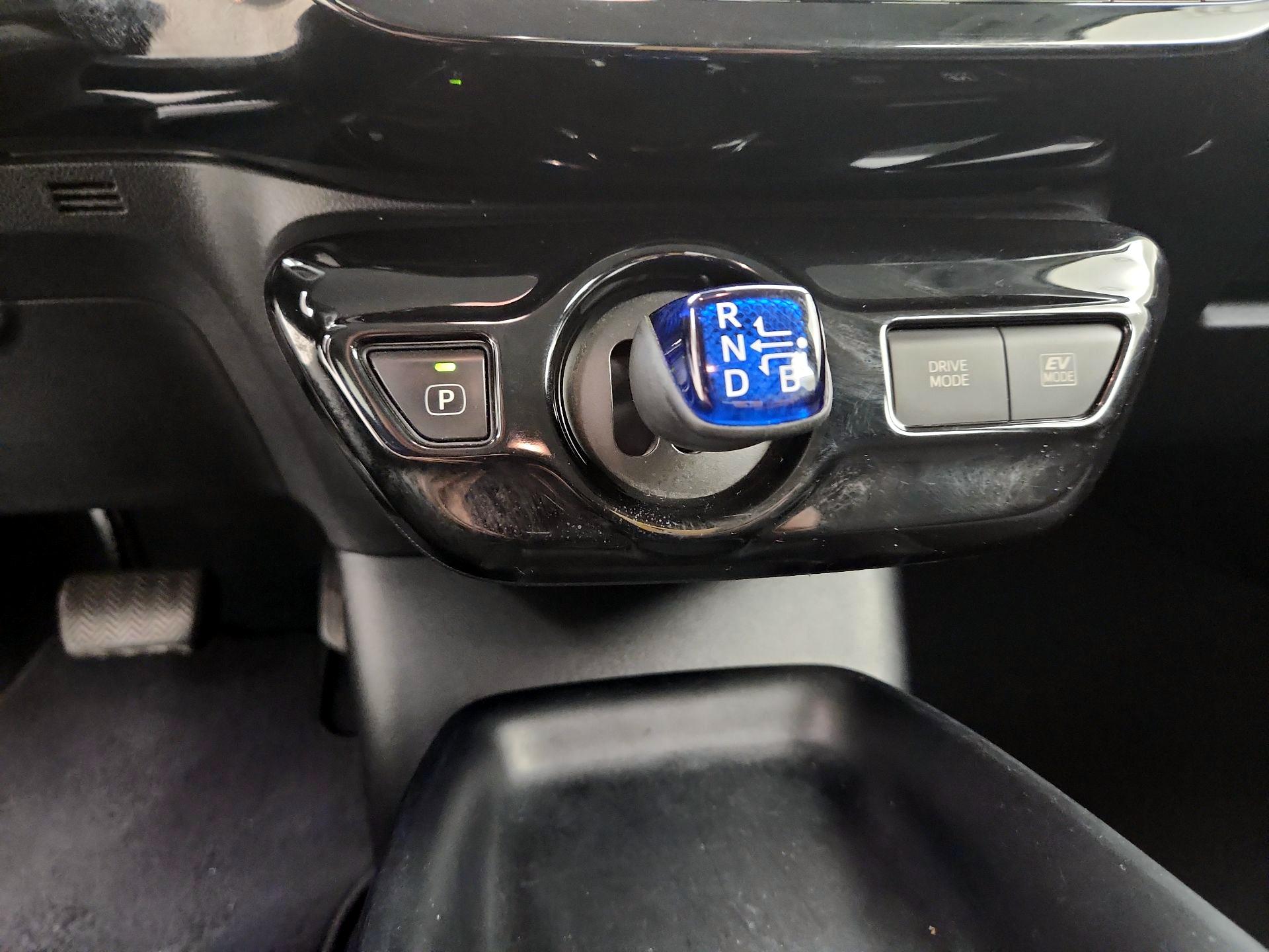 Thumbnail: 2017 Toyota Prius - 17