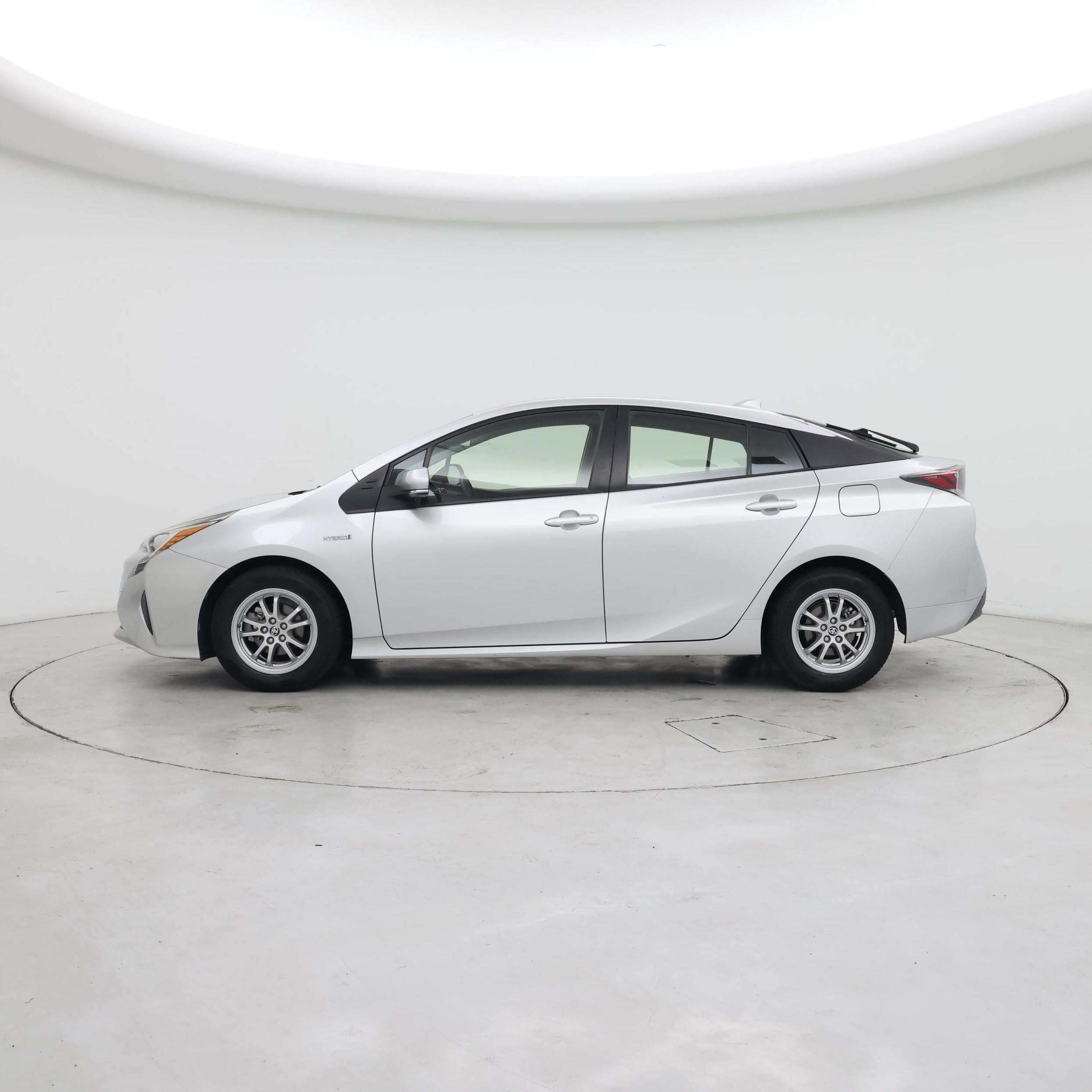 Thumbnail: 2017 Toyota Prius - 3