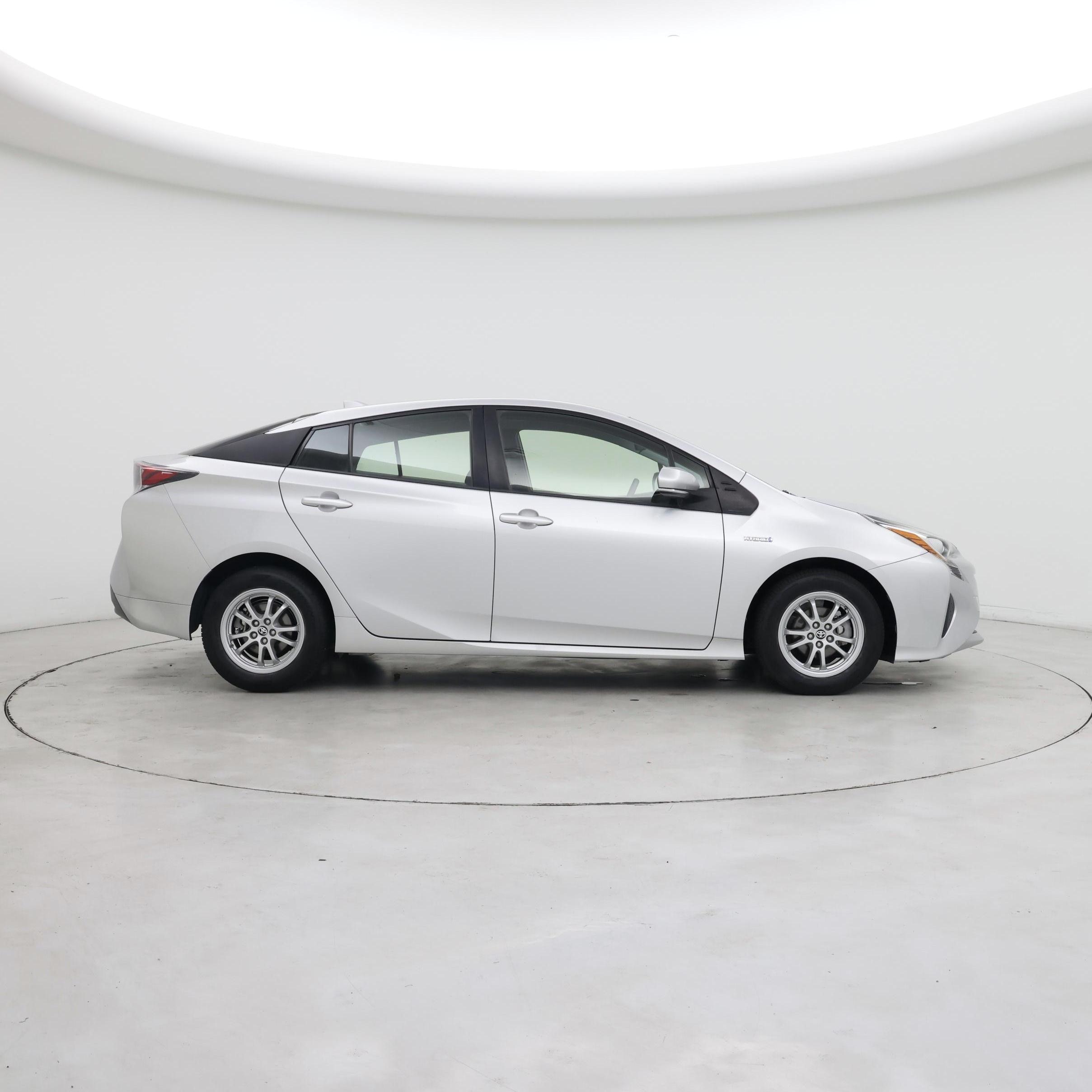 Thumbnail: 2017 Toyota Prius - 7
