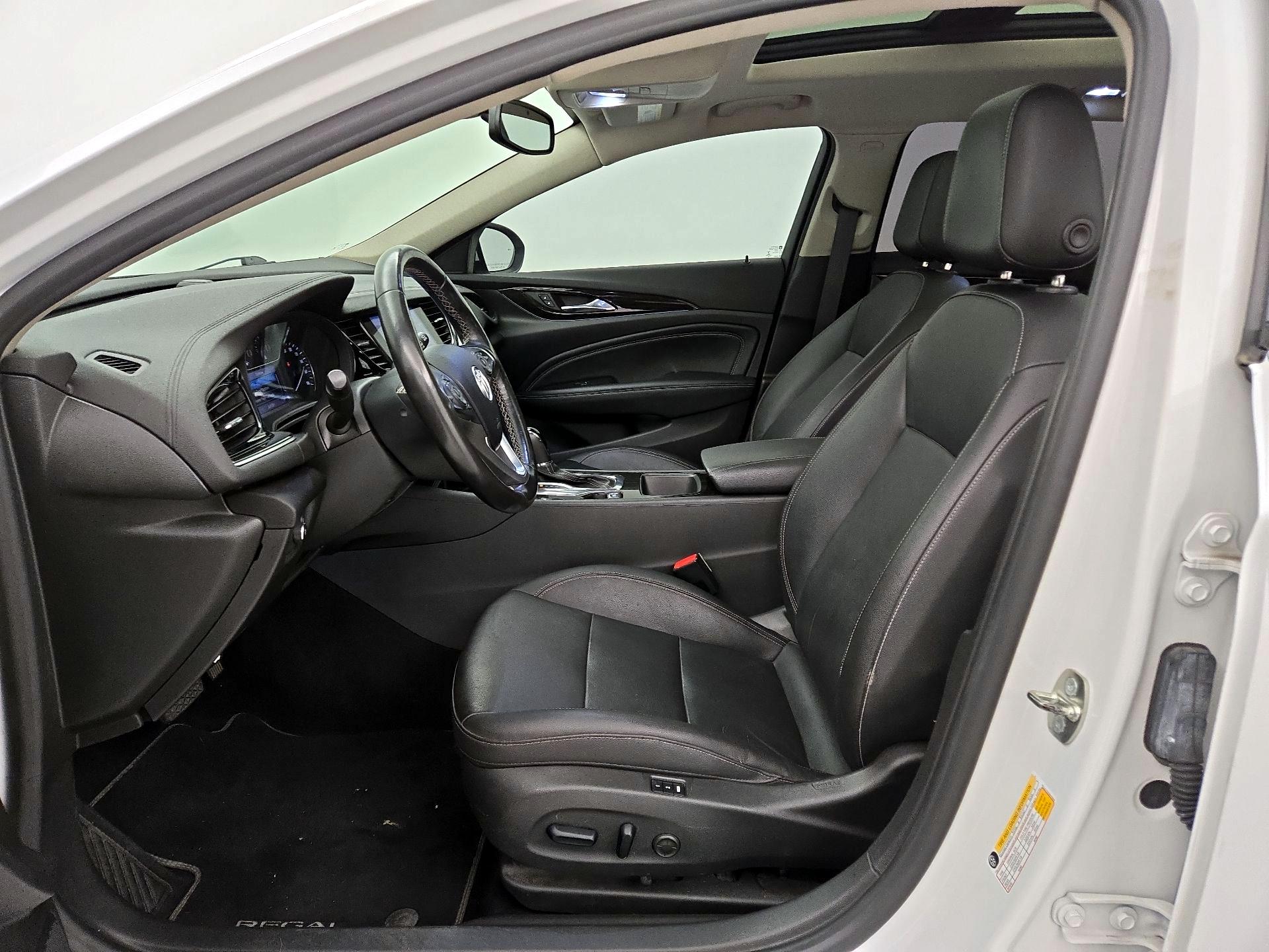 Thumbnail: 2018 Buick Regal - 9