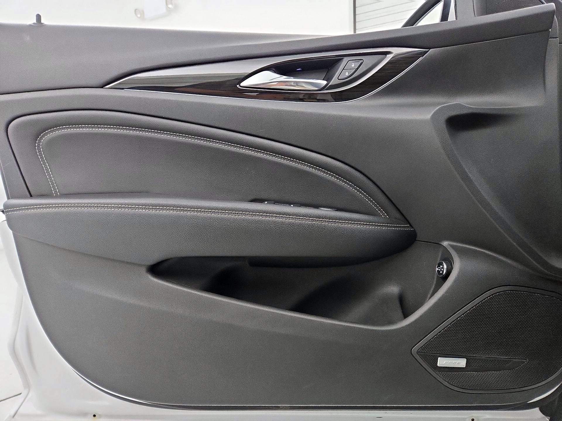 Thumbnail: 2018 Buick Regal - 10