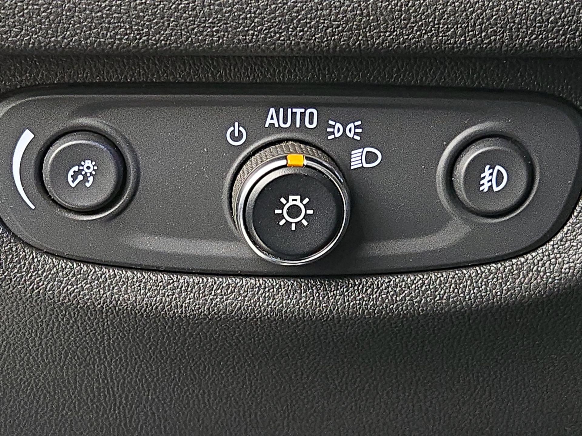 Thumbnail: 2018 Buick Regal - 11