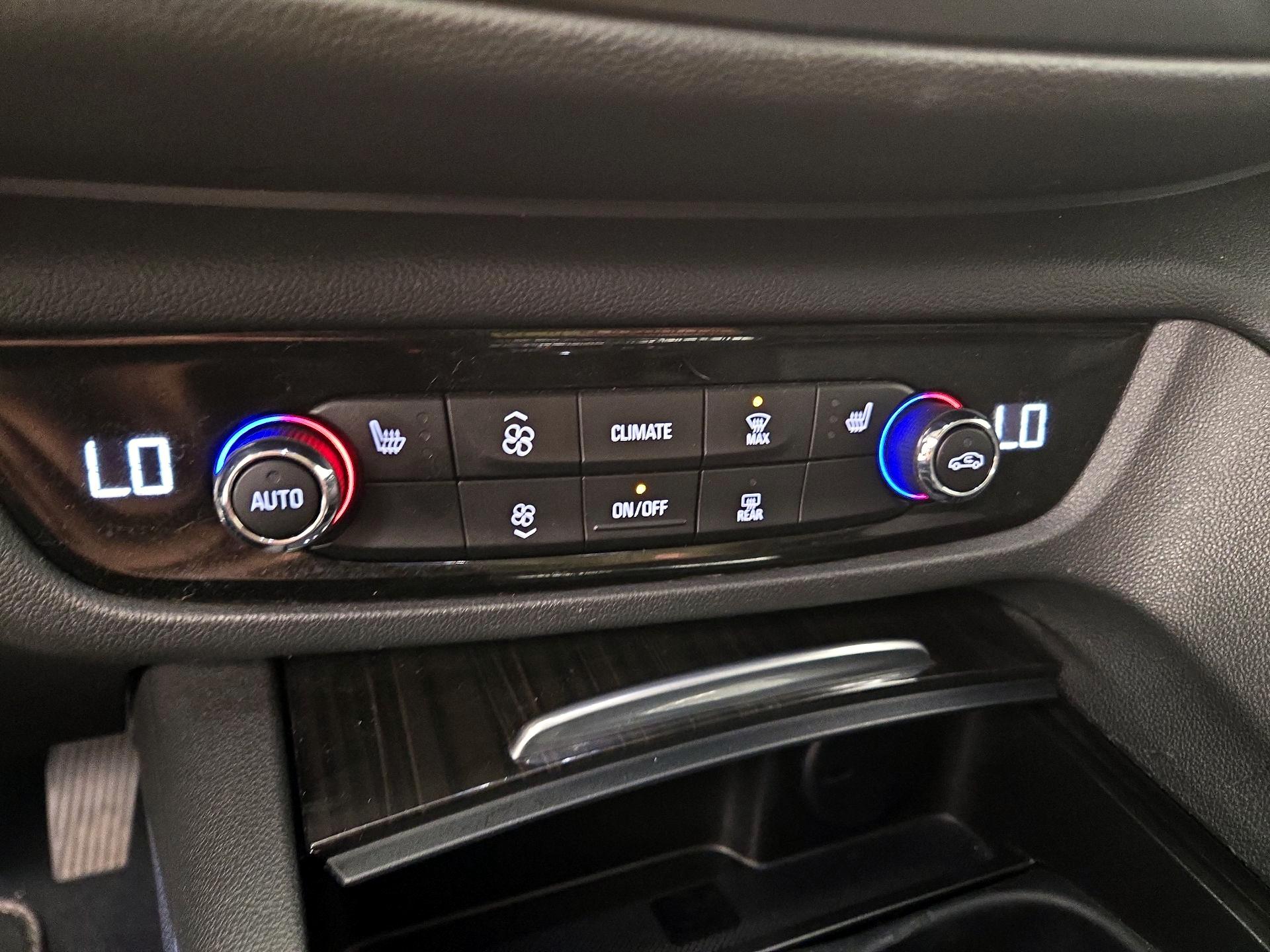 Thumbnail: 2018 Buick Regal - 15