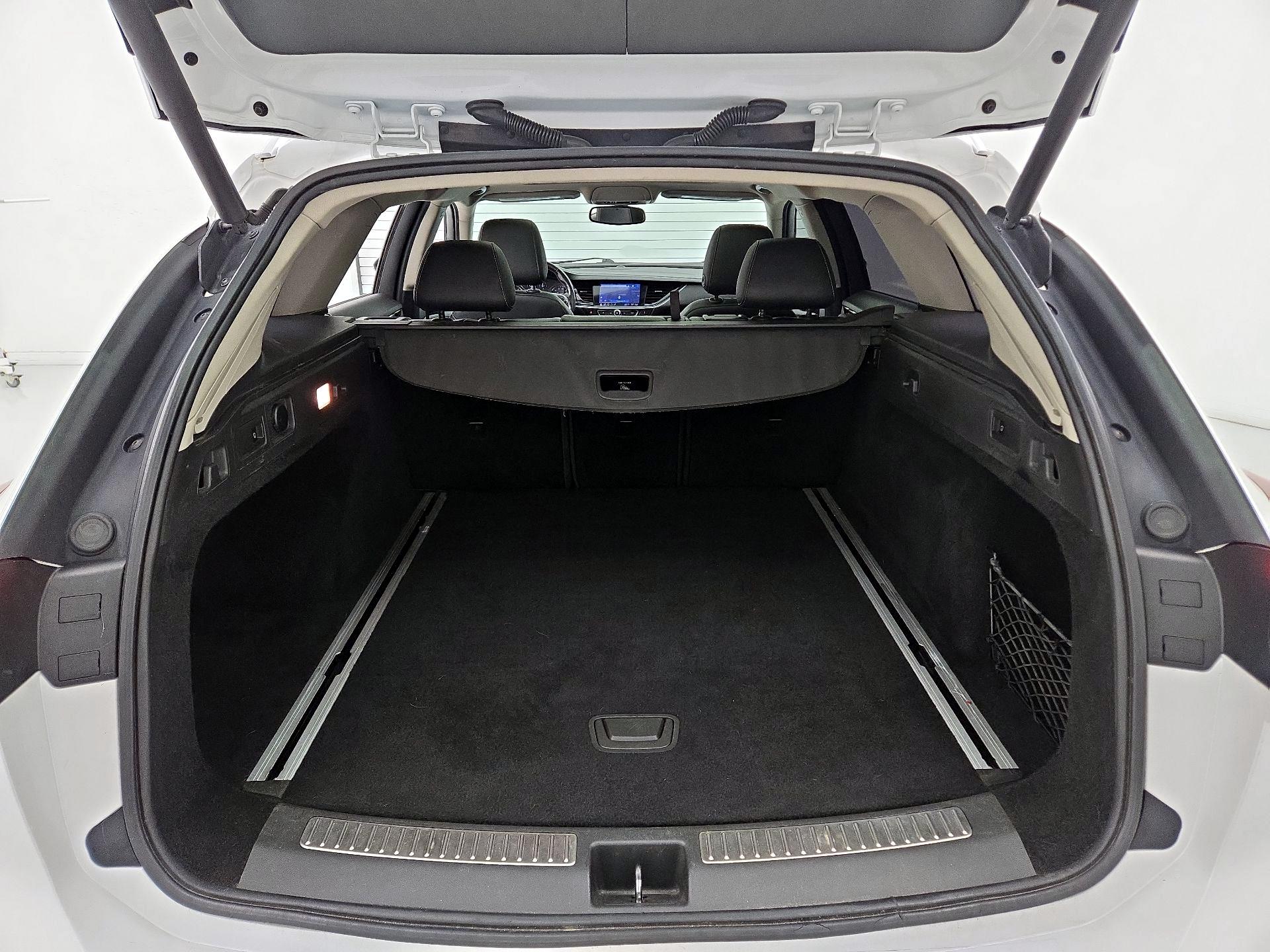 Thumbnail: 2018 Buick Regal - 20