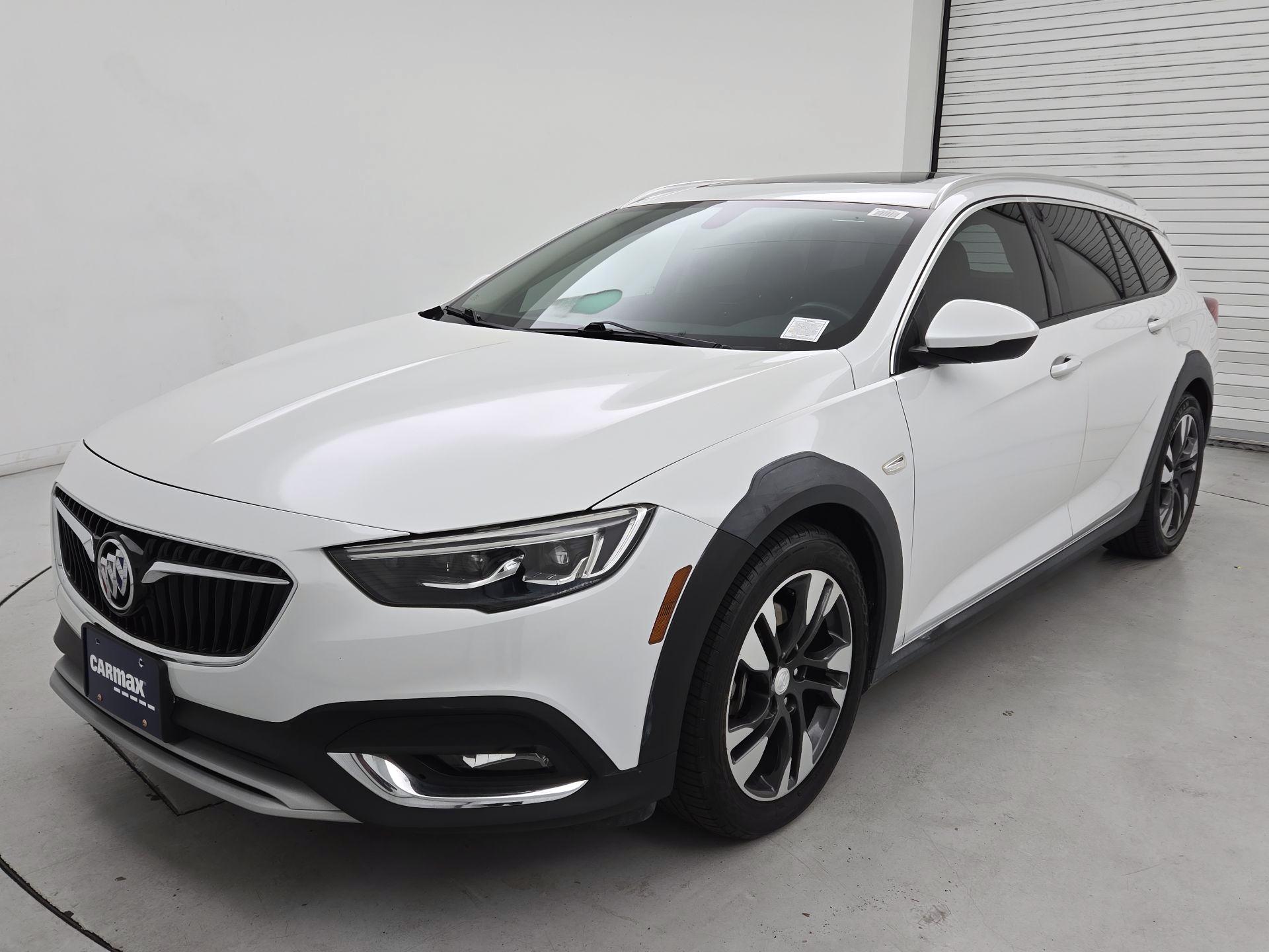Thumbnail: 2018 Buick Regal - 3