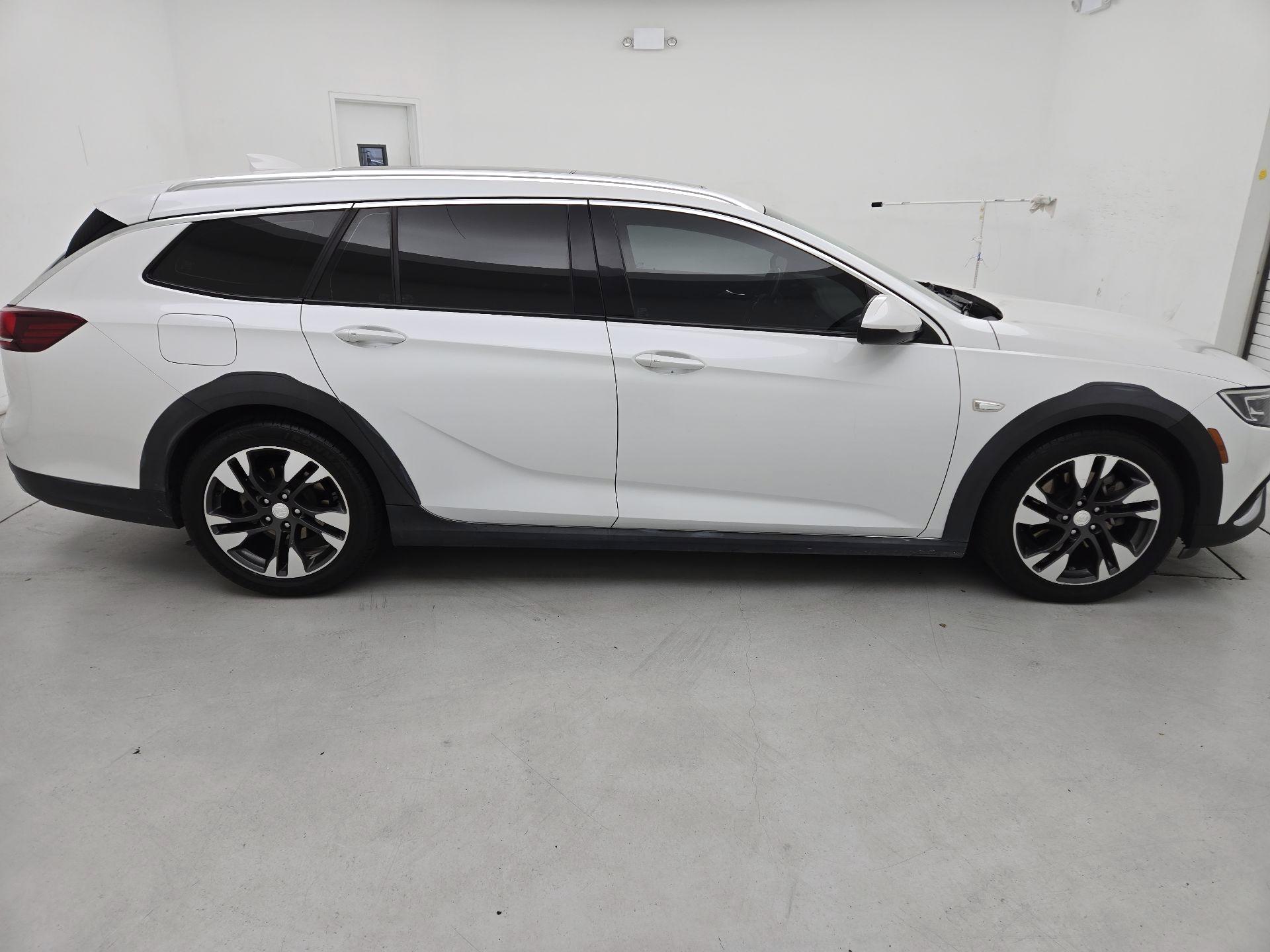 Thumbnail: 2018 Buick Regal - 4