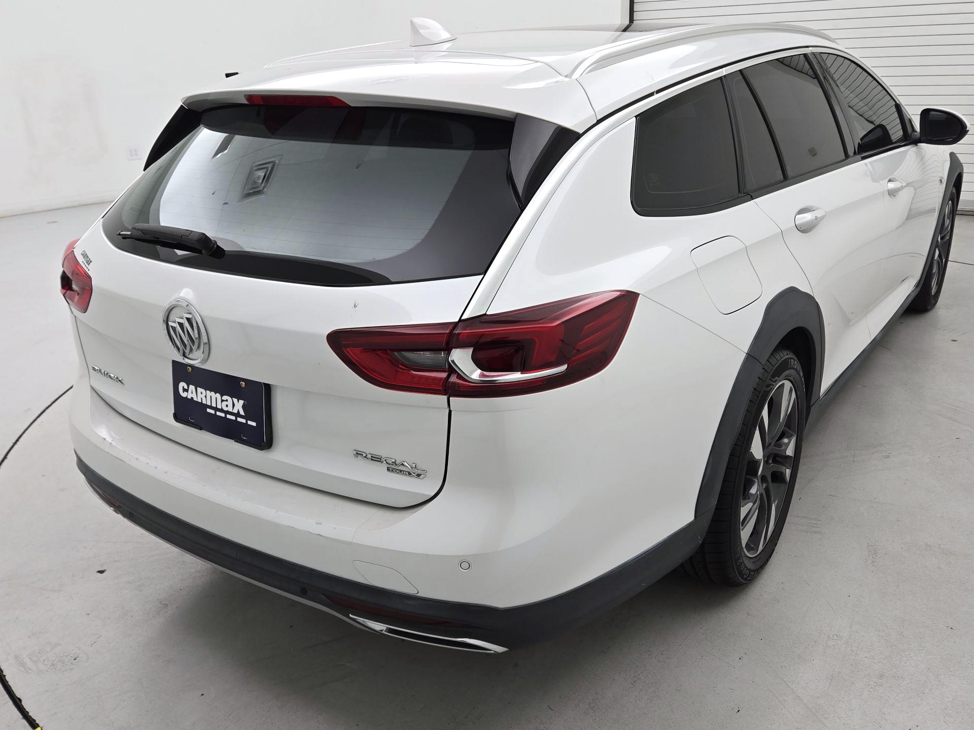 Thumbnail: 2018 Buick Regal - 5