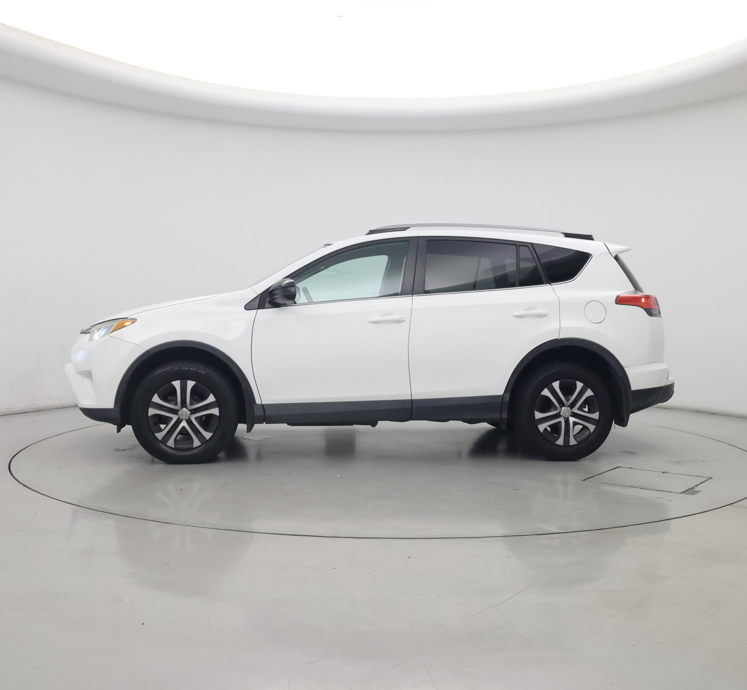 Thumbnail: 2017 Toyota RAV4 - 3