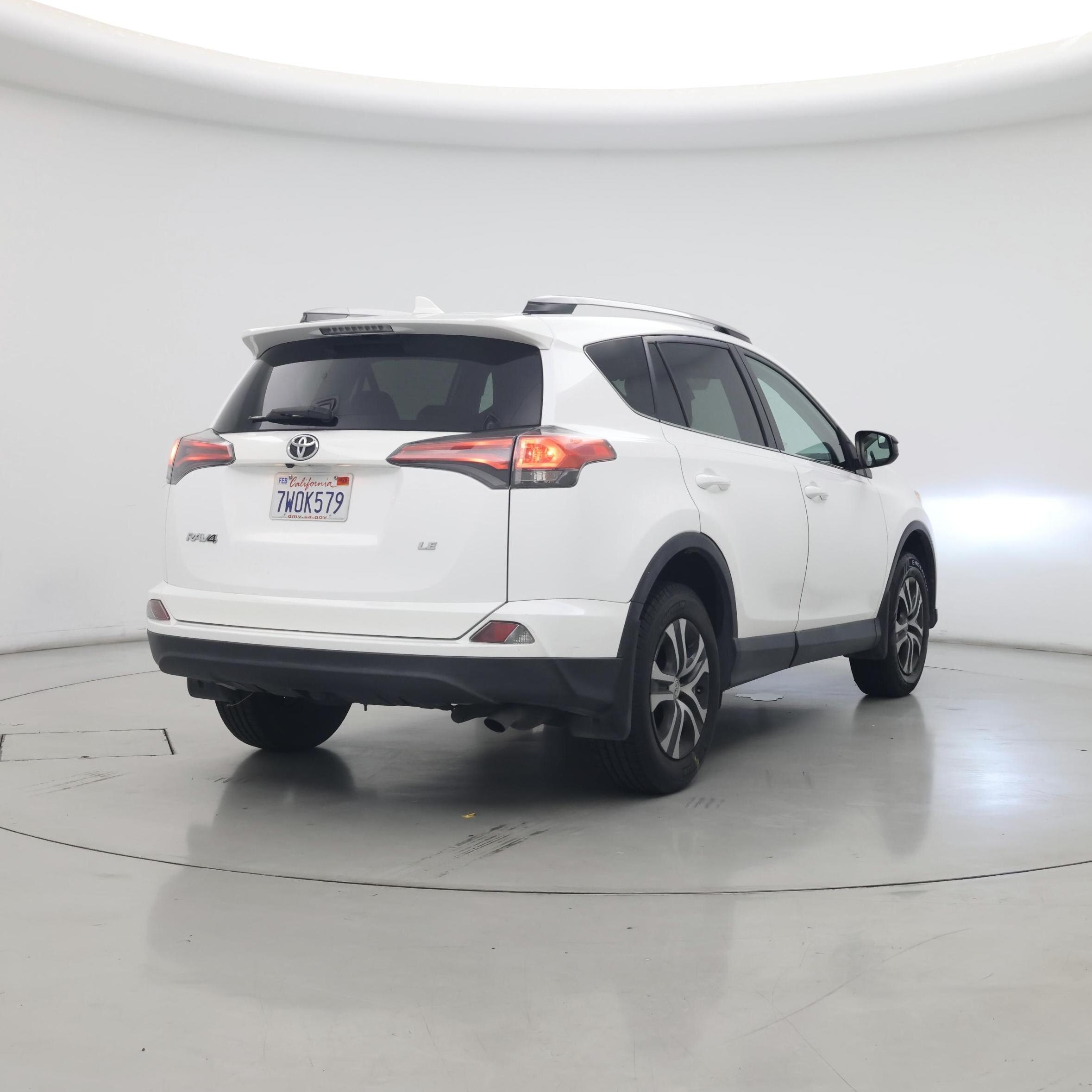 Thumbnail: 2017 Toyota RAV4 - 8