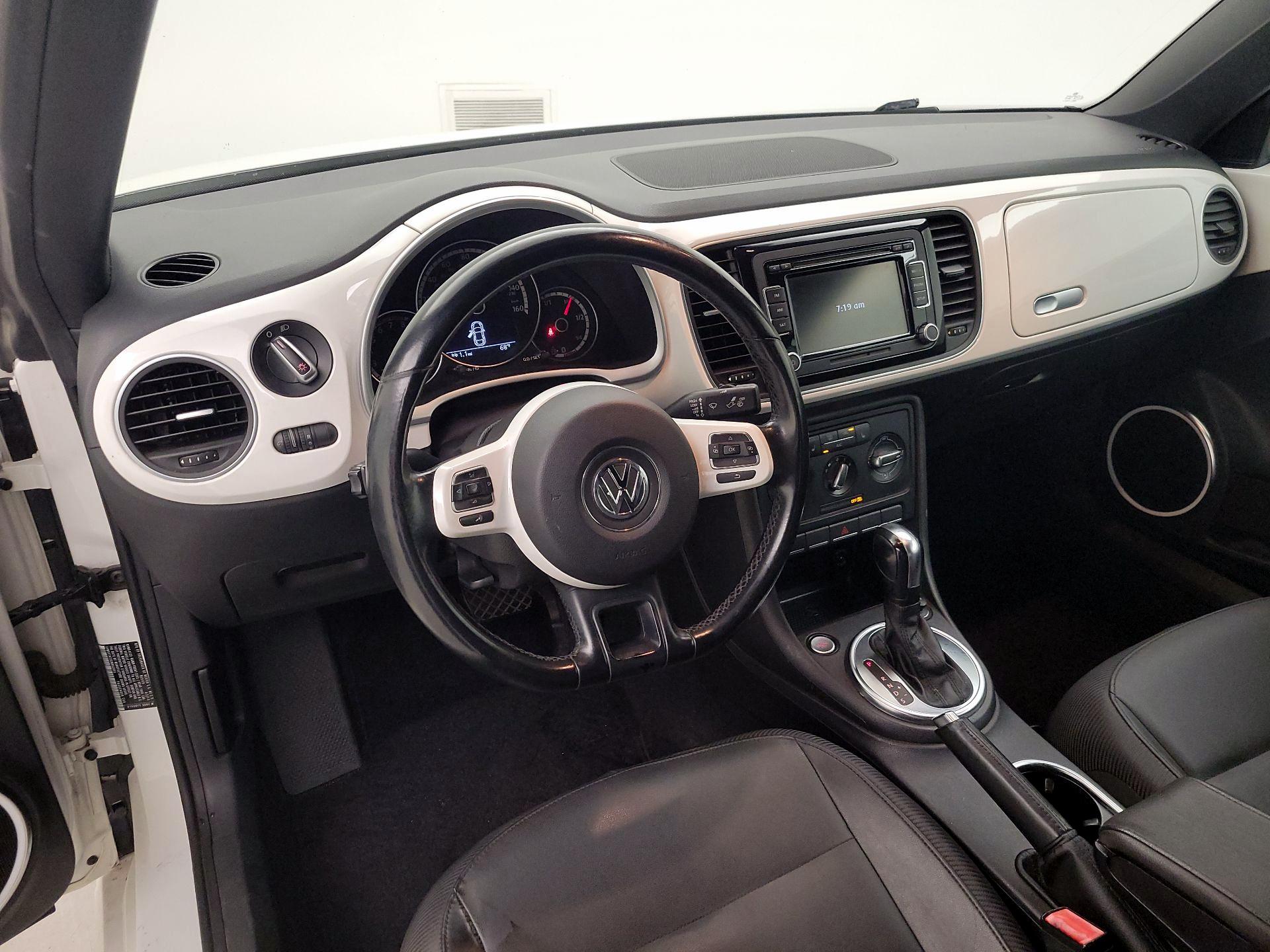 Thumbnail: 2014 Volkswagen Beetle - 9