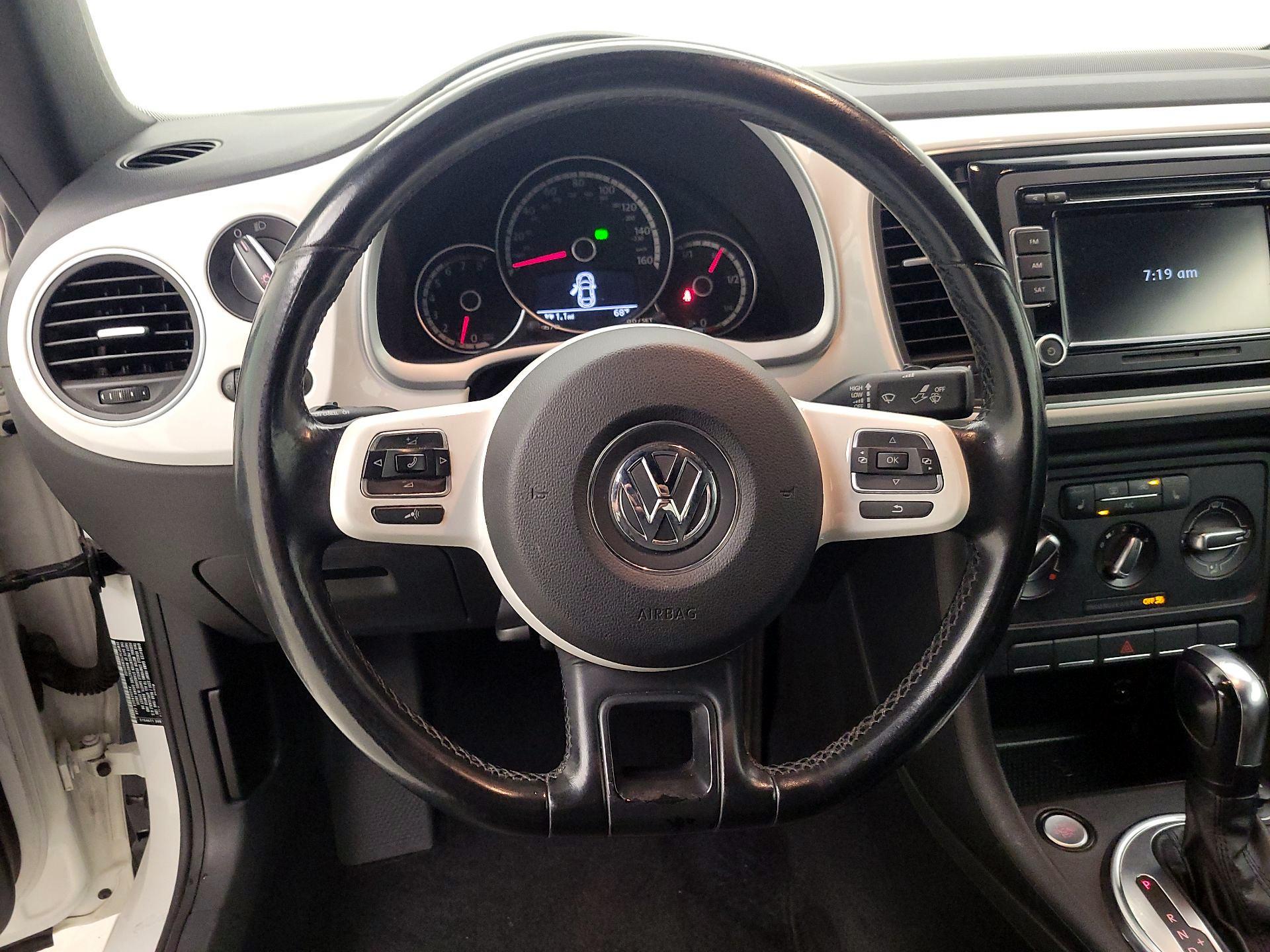 Thumbnail: 2014 Volkswagen Beetle - 10