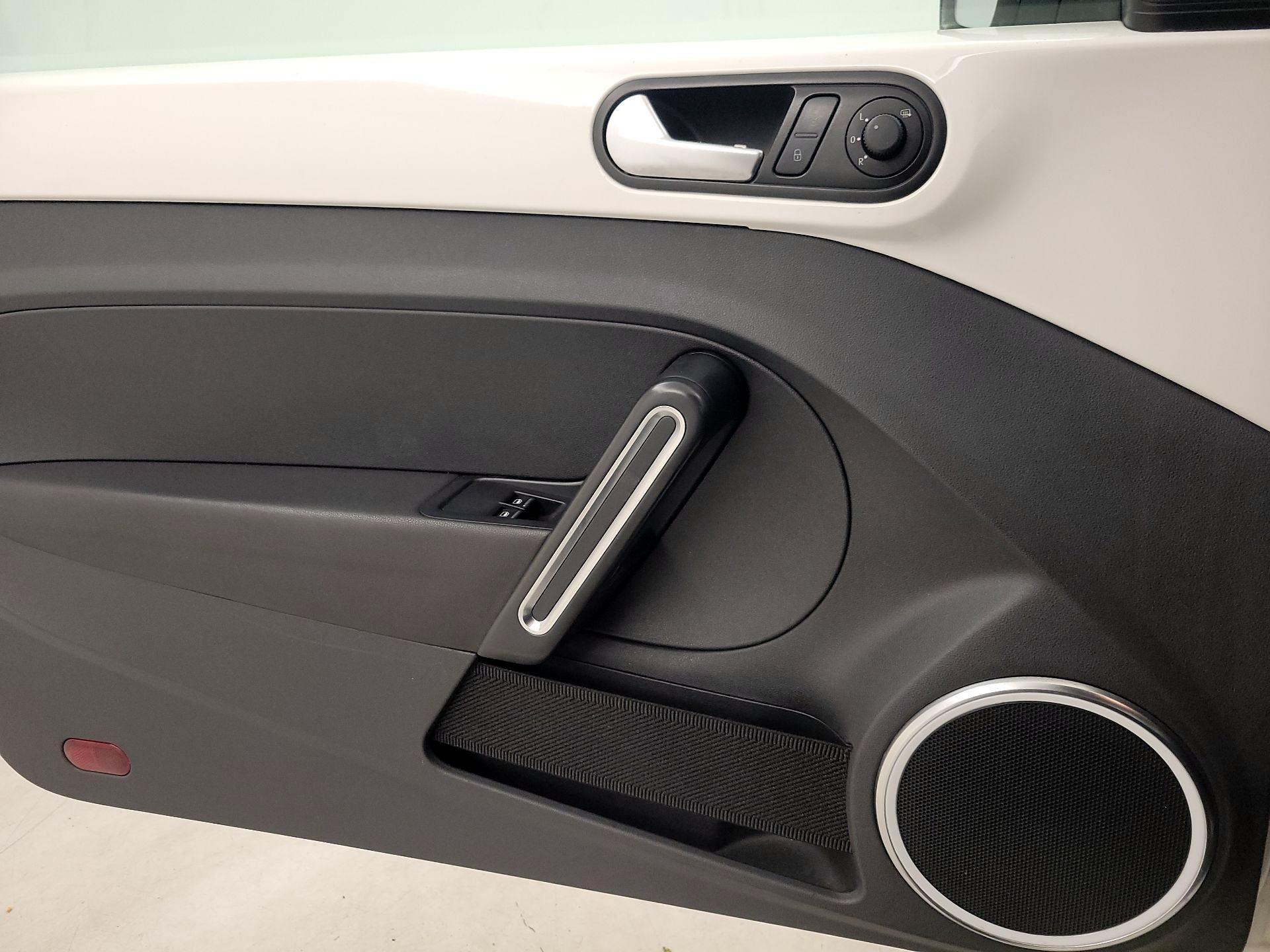 Thumbnail: 2014 Volkswagen Beetle - 12