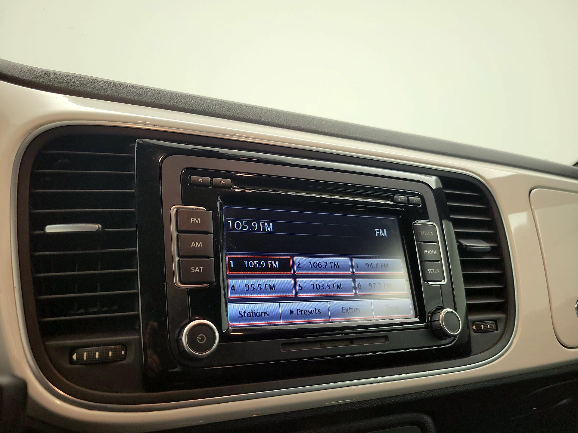 Thumbnail: 2014 Volkswagen Beetle - 14