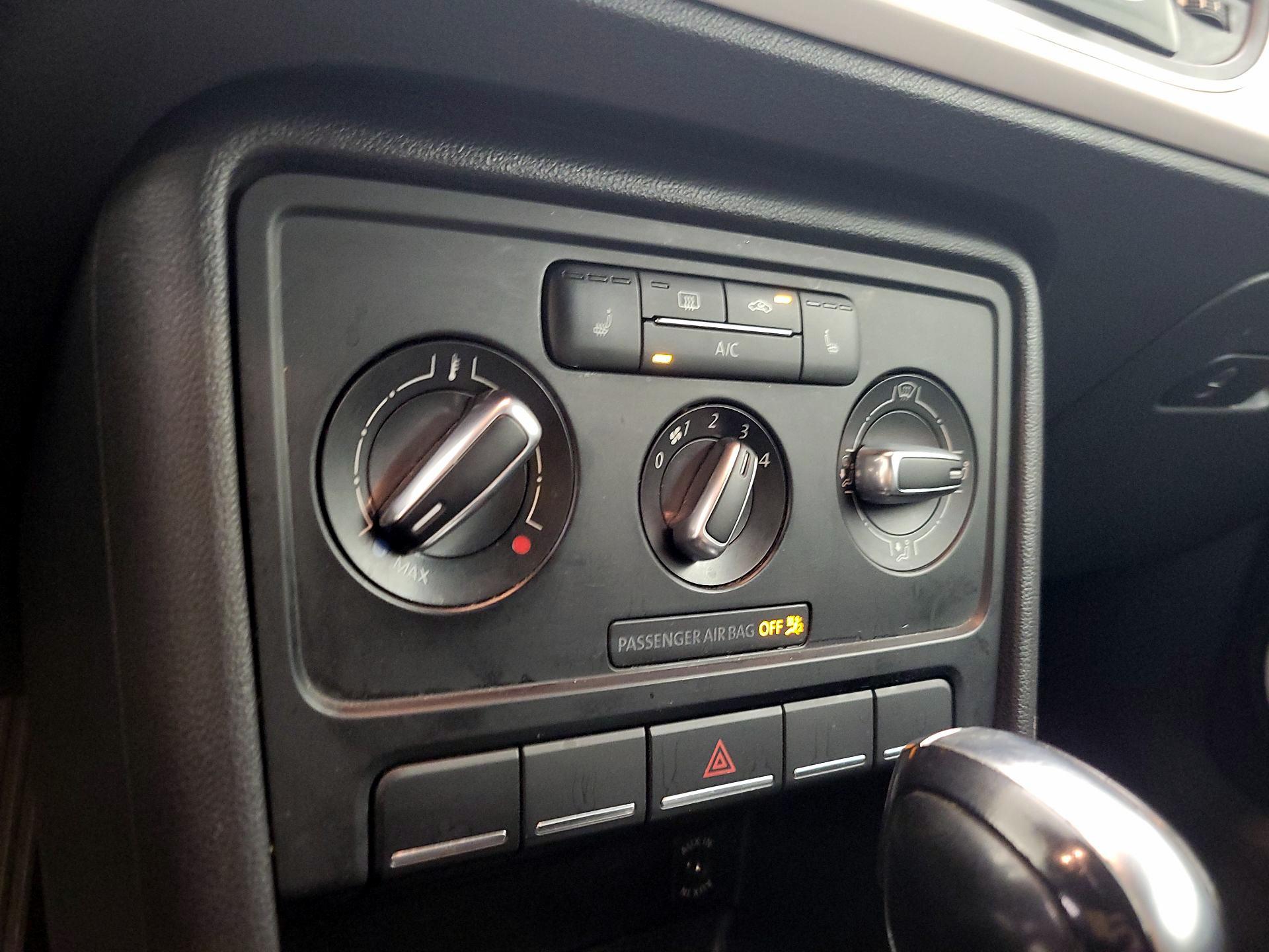 Thumbnail: 2014 Volkswagen Beetle - 15