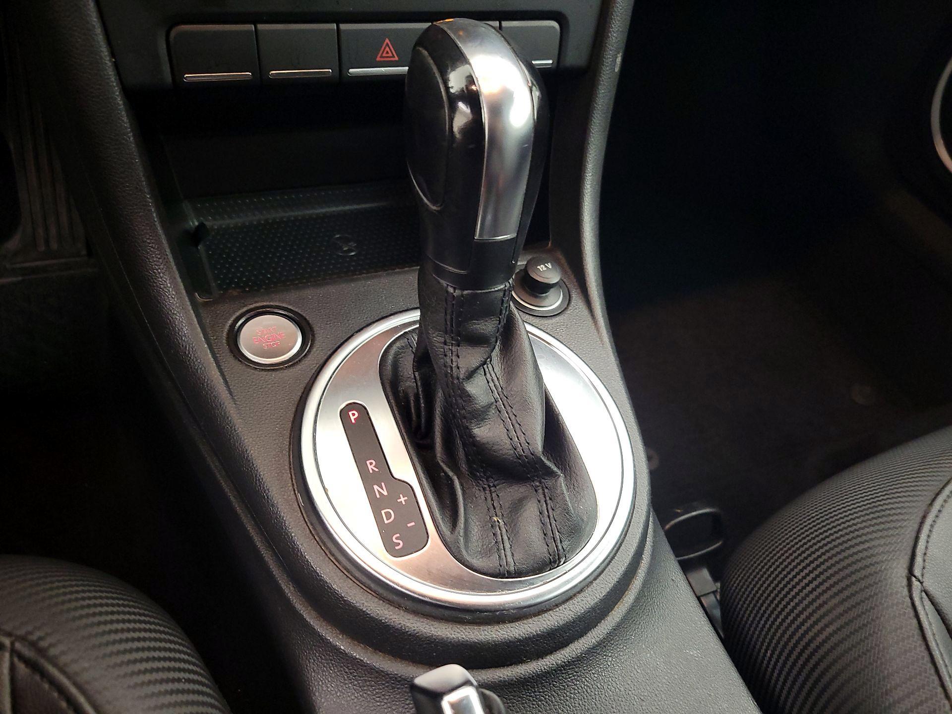 Thumbnail: 2014 Volkswagen Beetle - 16