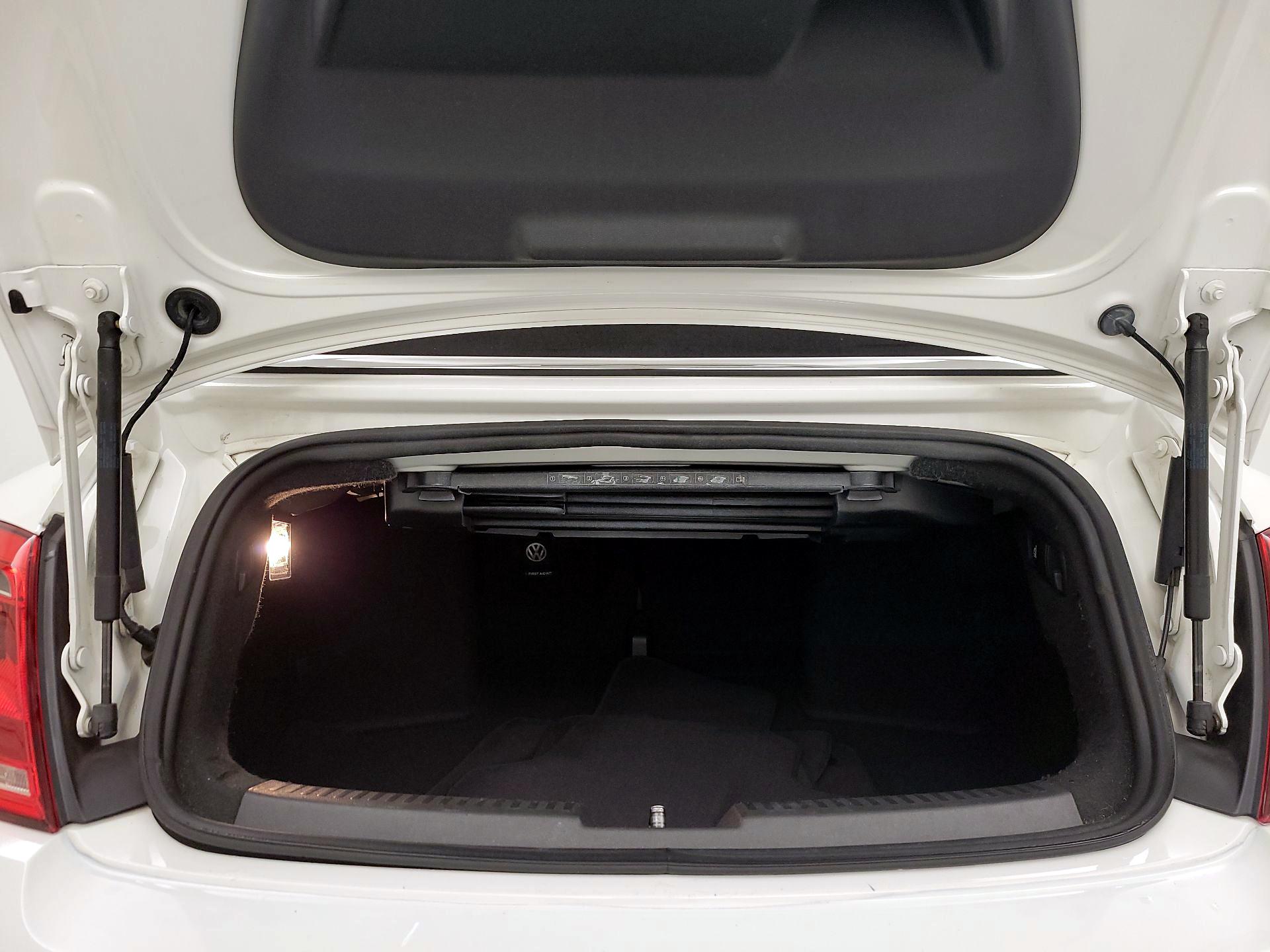 Thumbnail: 2014 Volkswagen Beetle - 19