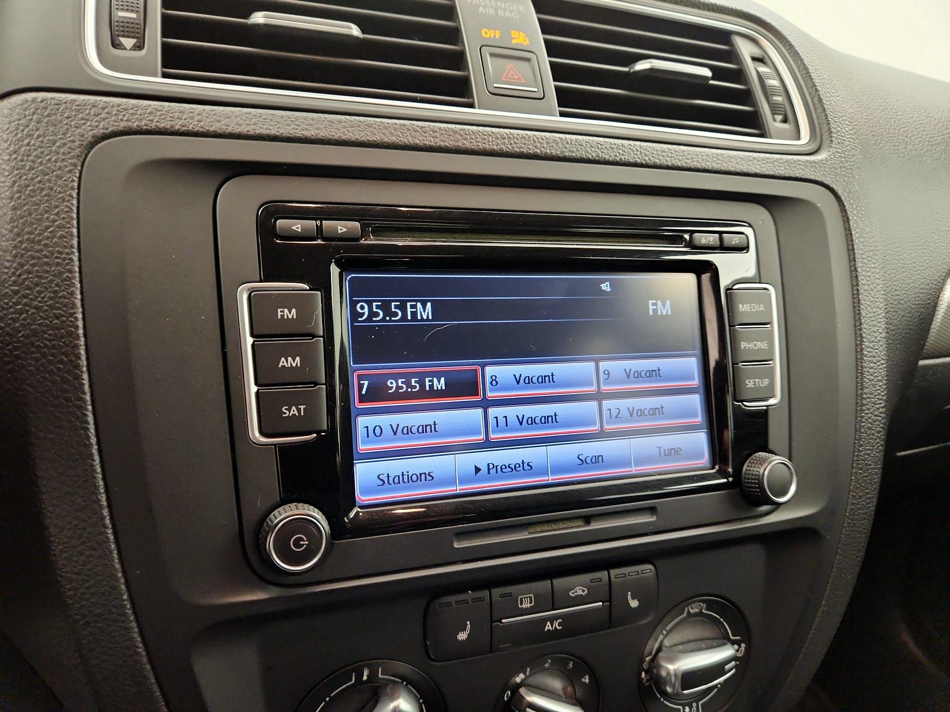 Thumbnail: 2015 Volkswagen Jetta - 15
