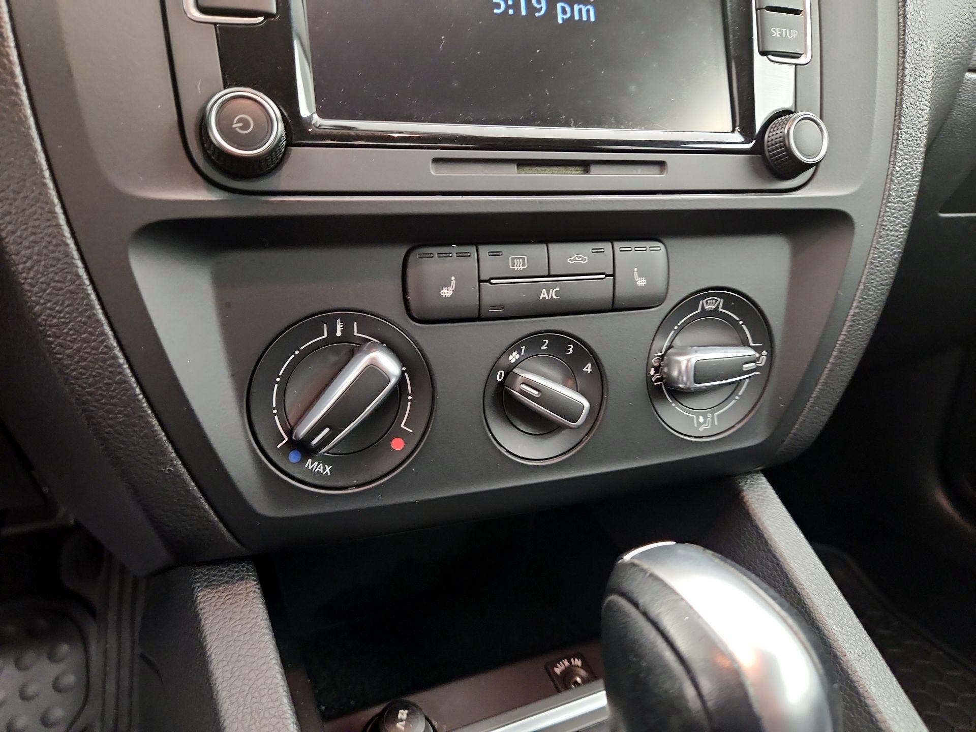 Thumbnail: 2015 Volkswagen Jetta - 16