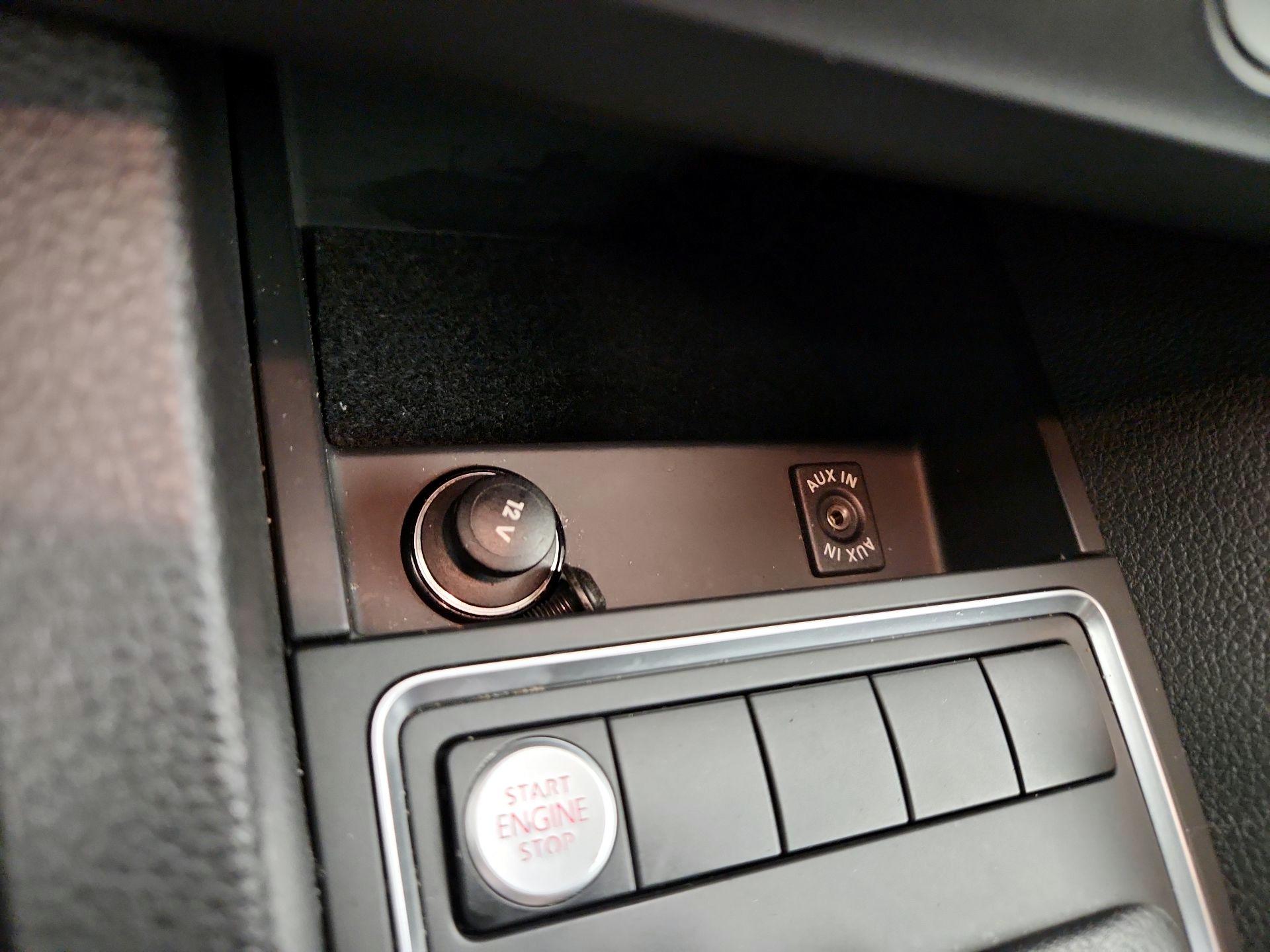 Thumbnail: 2015 Volkswagen Jetta - 18