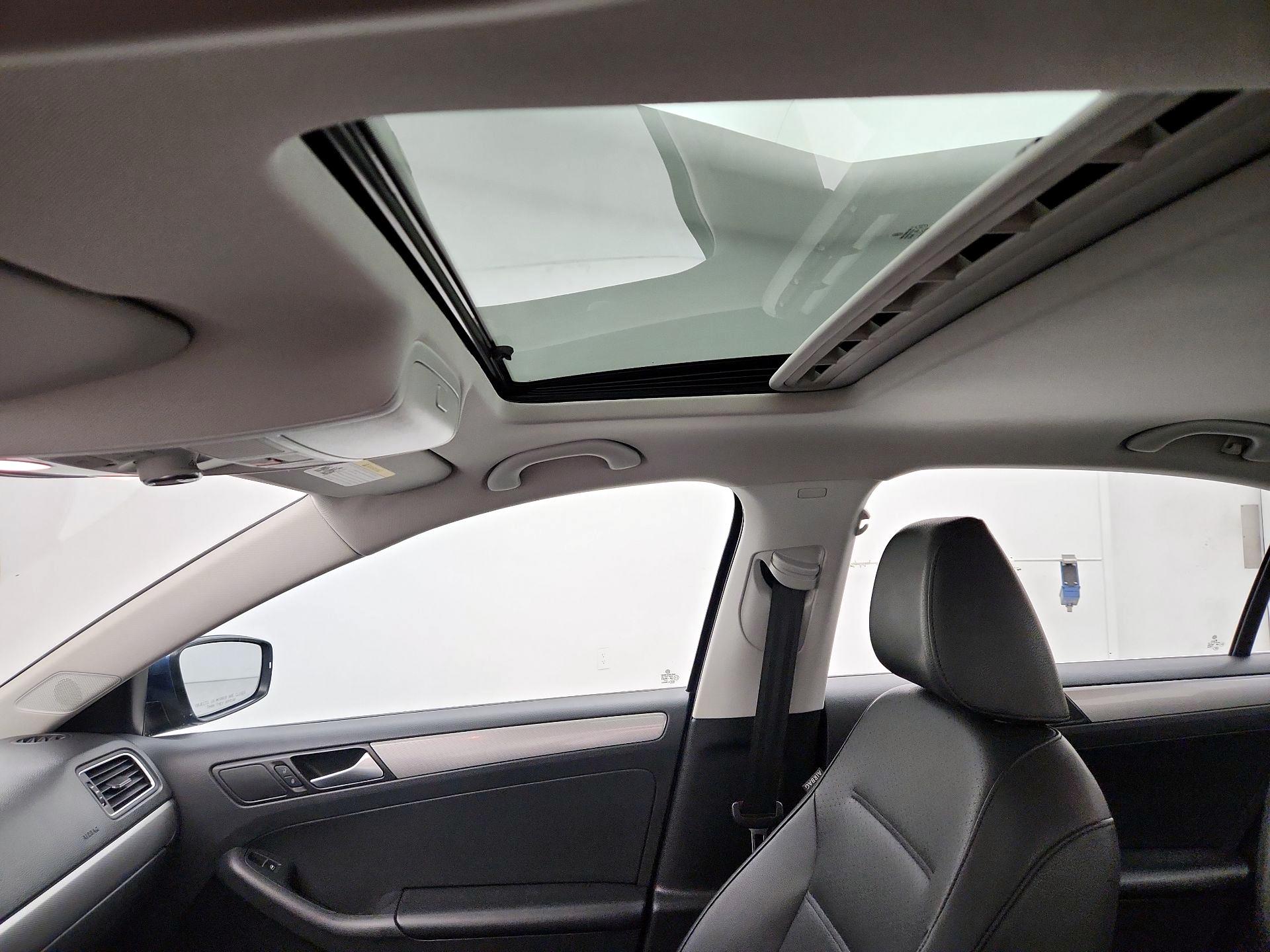 Thumbnail: 2015 Volkswagen Jetta - 19