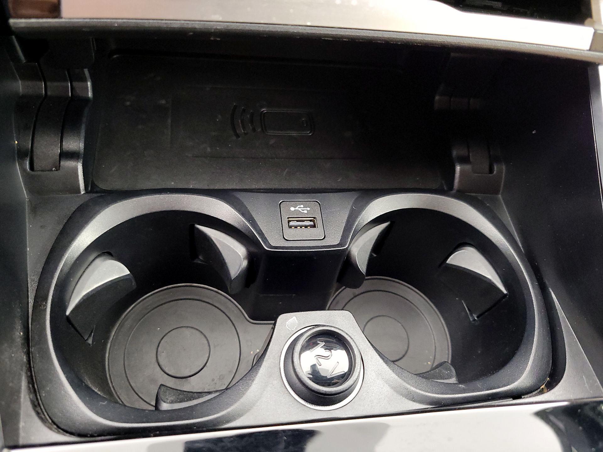 Thumbnail: 2023 BMW i4 - 19