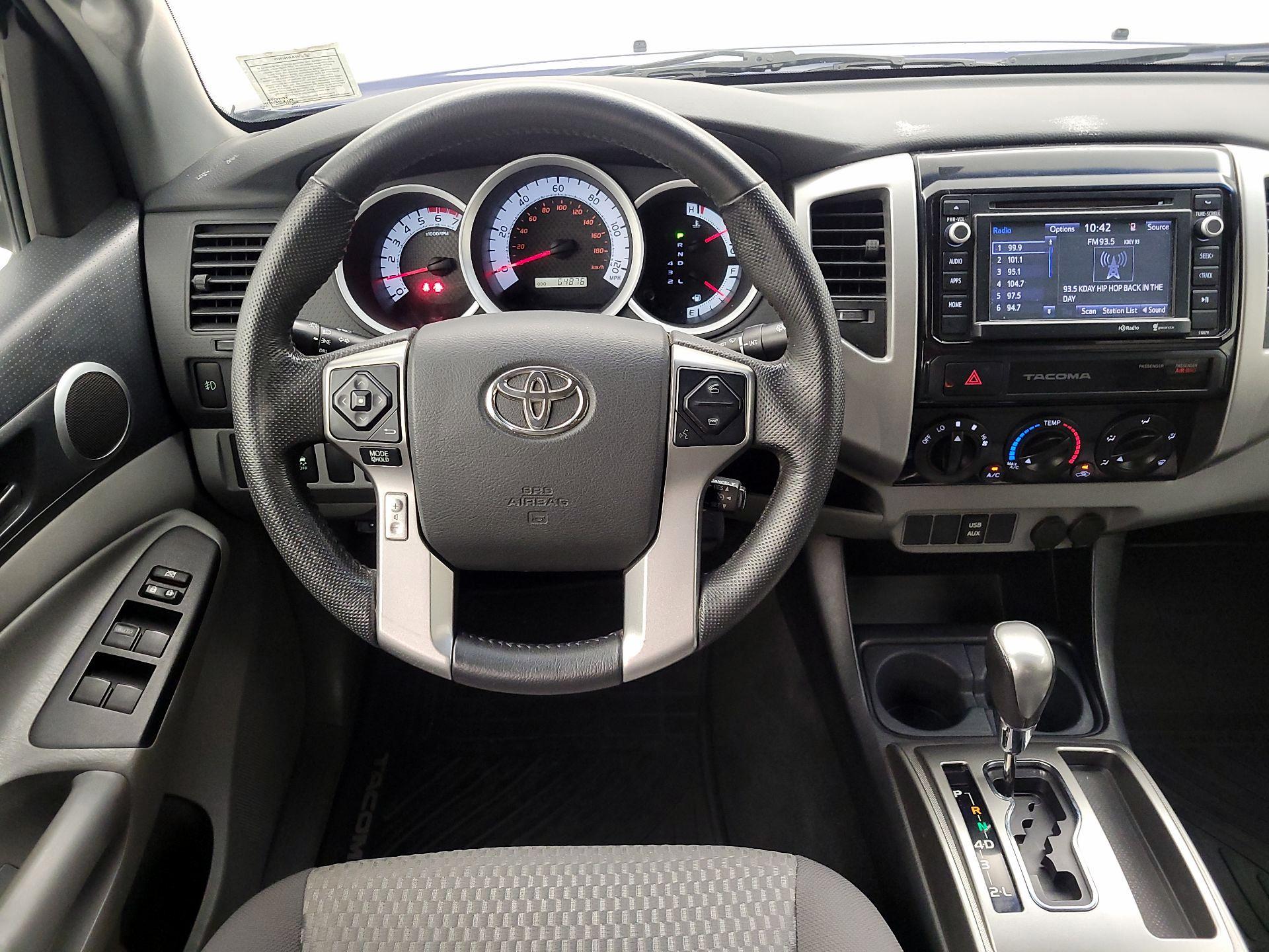 Thumbnail: 2015 Toyota Tacoma - 10