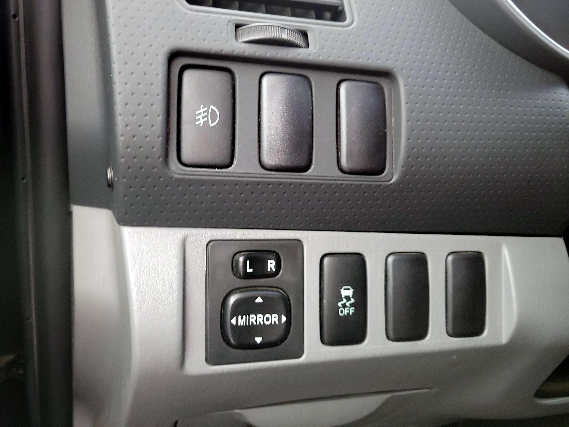 Thumbnail: 2015 Toyota Tacoma - 13