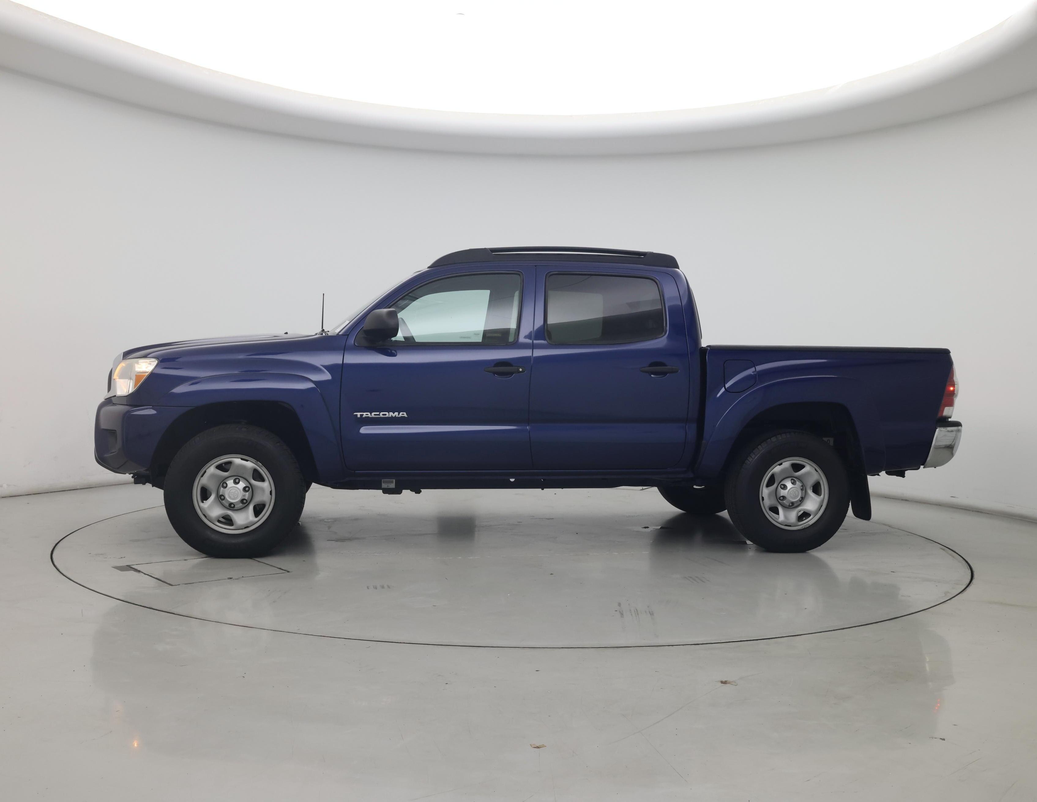 Thumbnail: 2015 Toyota Tacoma - 3