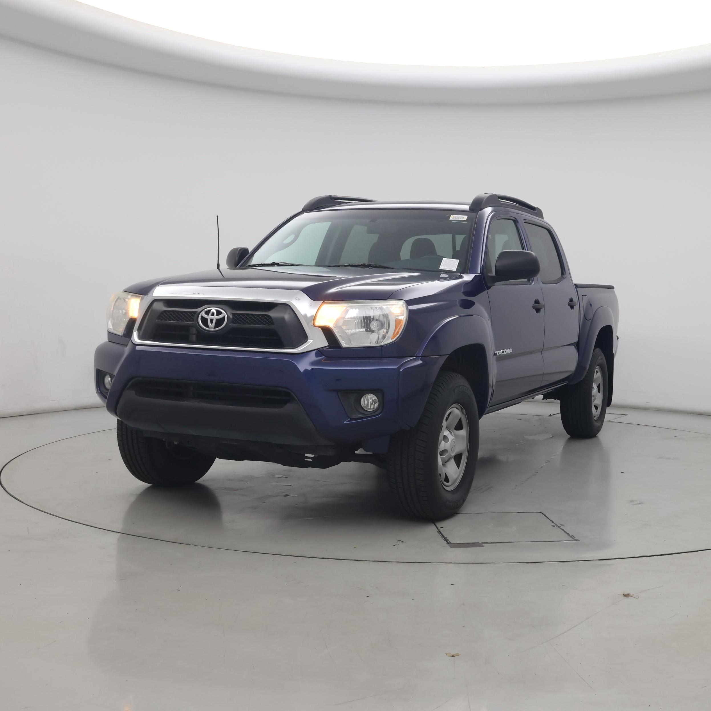 Thumbnail: 2015 Toyota Tacoma - 4