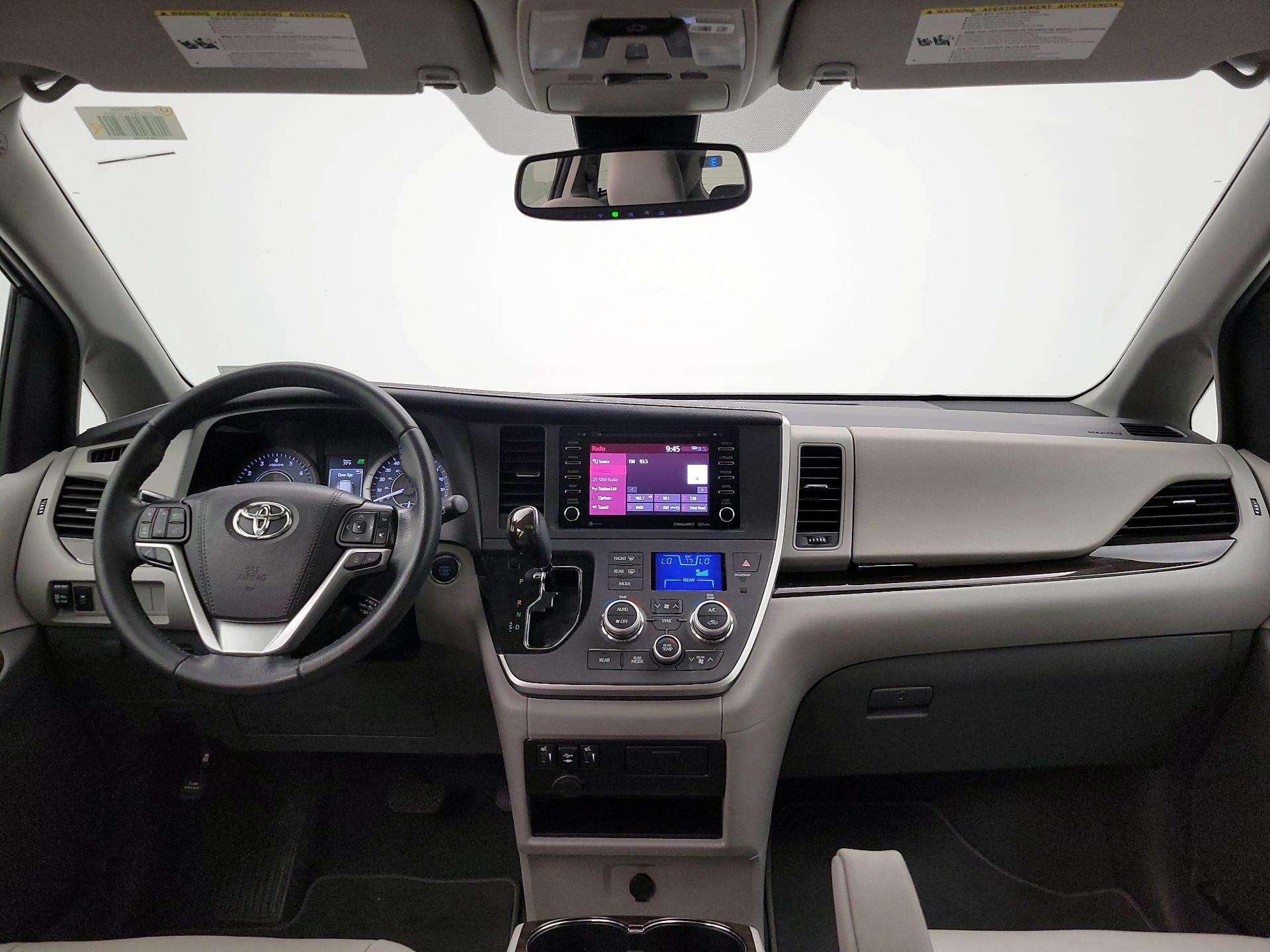 Thumbnail: 2020 Toyota Sienna - 9
