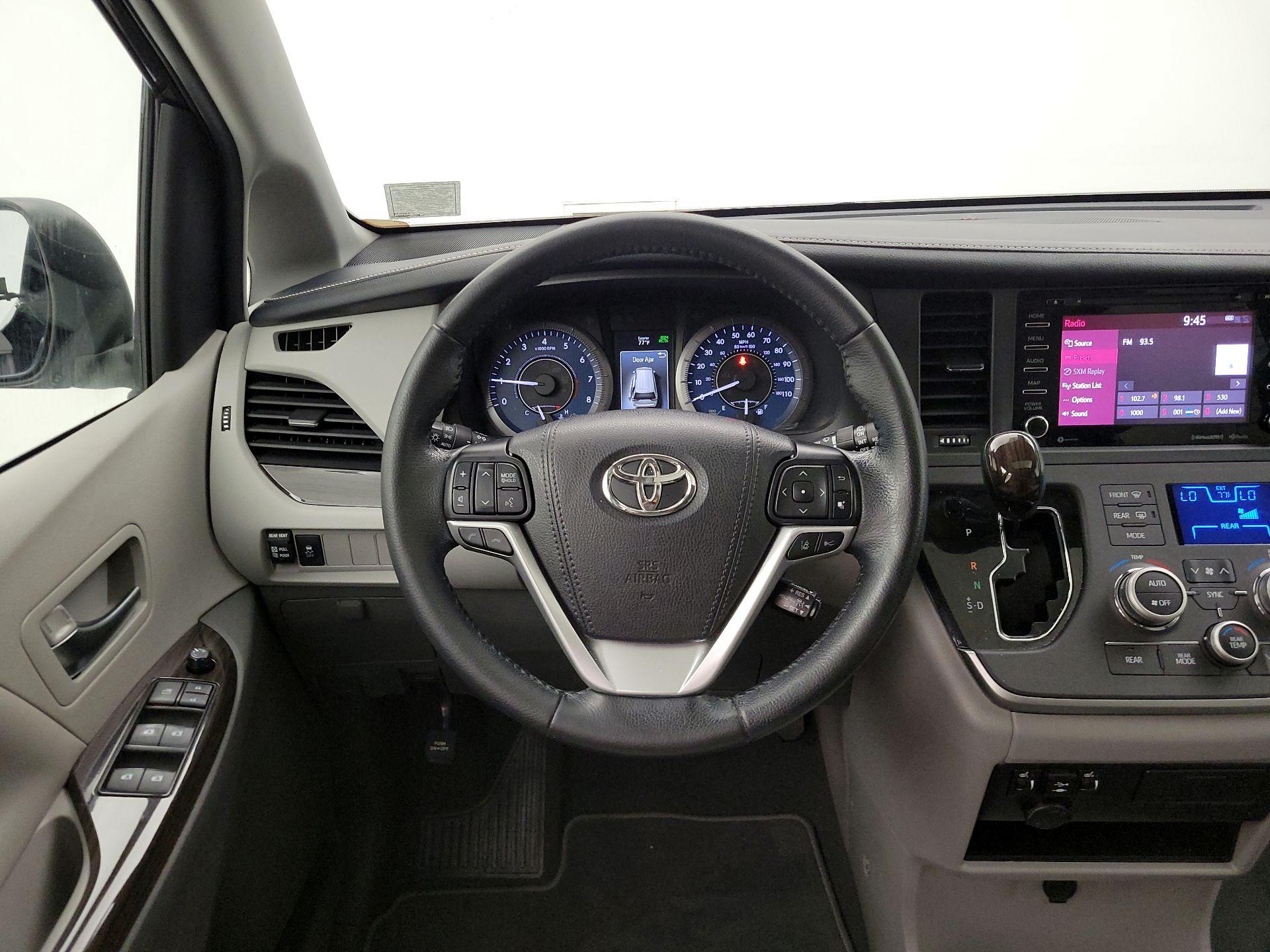 Thumbnail: 2020 Toyota Sienna - 10