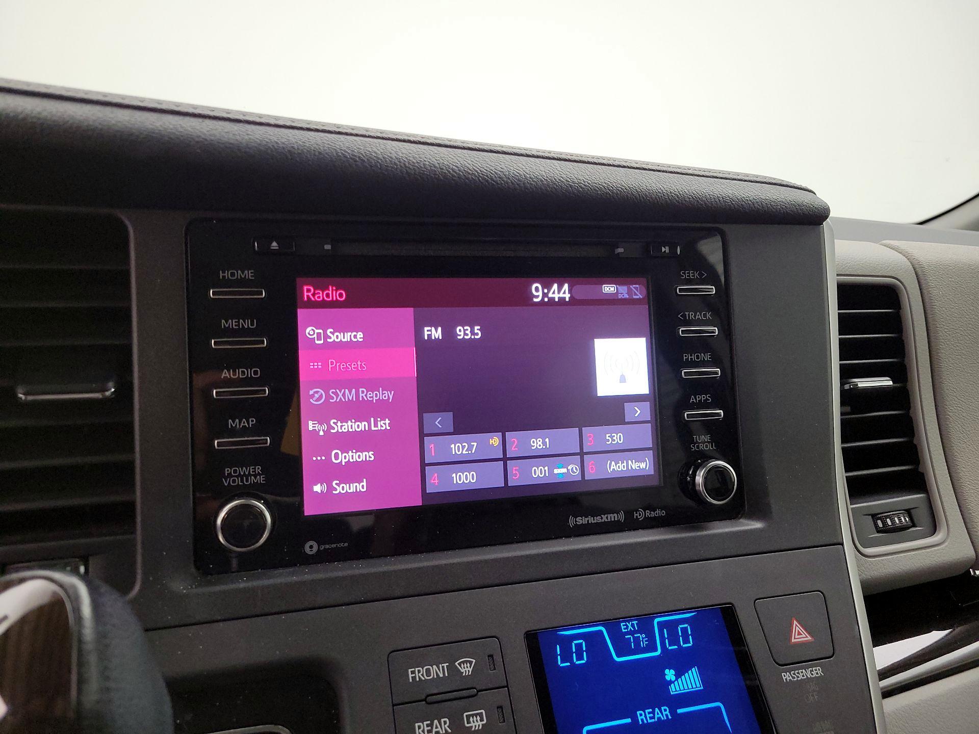 Thumbnail: 2020 Toyota Sienna - 15