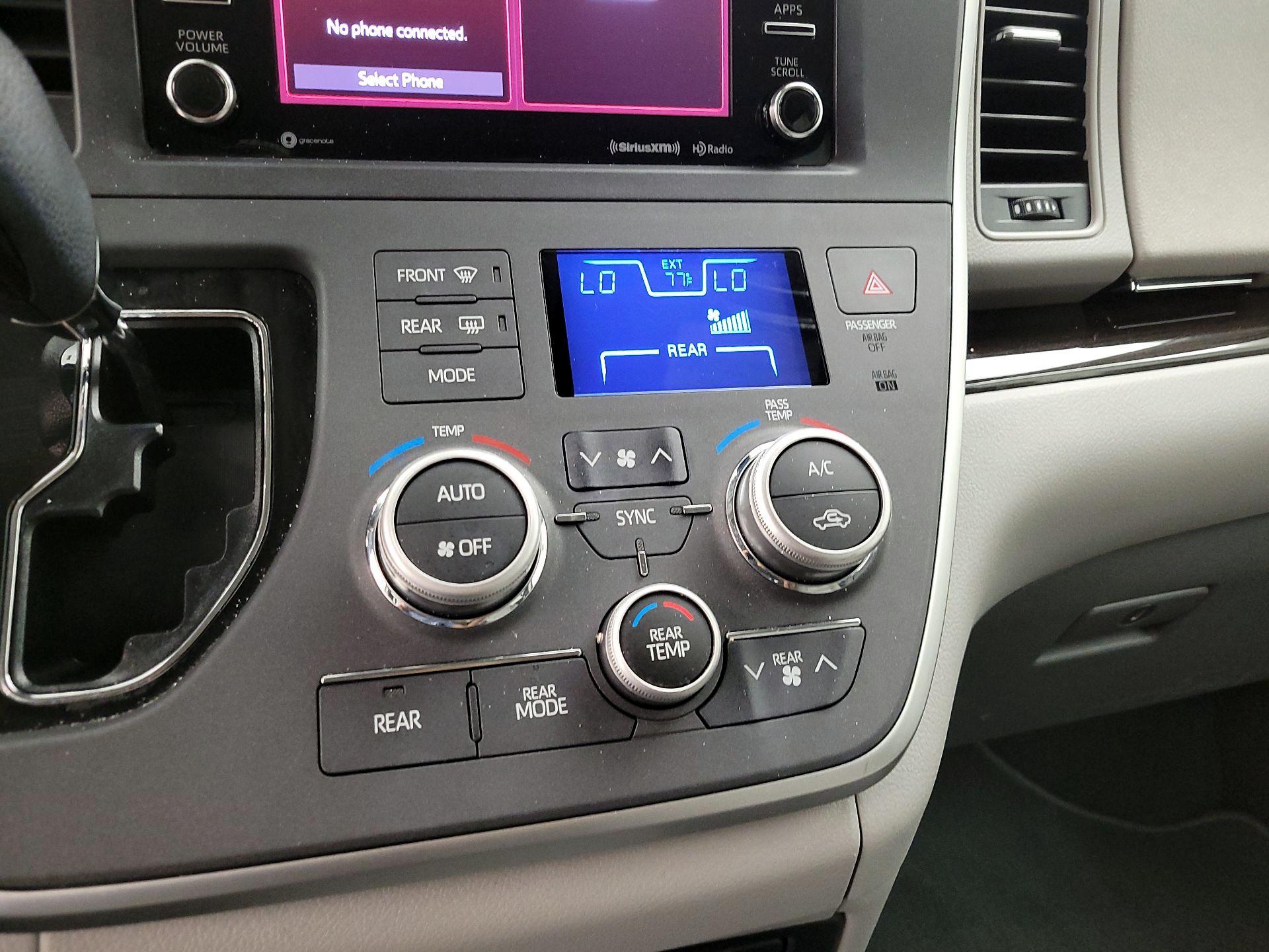 Thumbnail: 2020 Toyota Sienna - 16