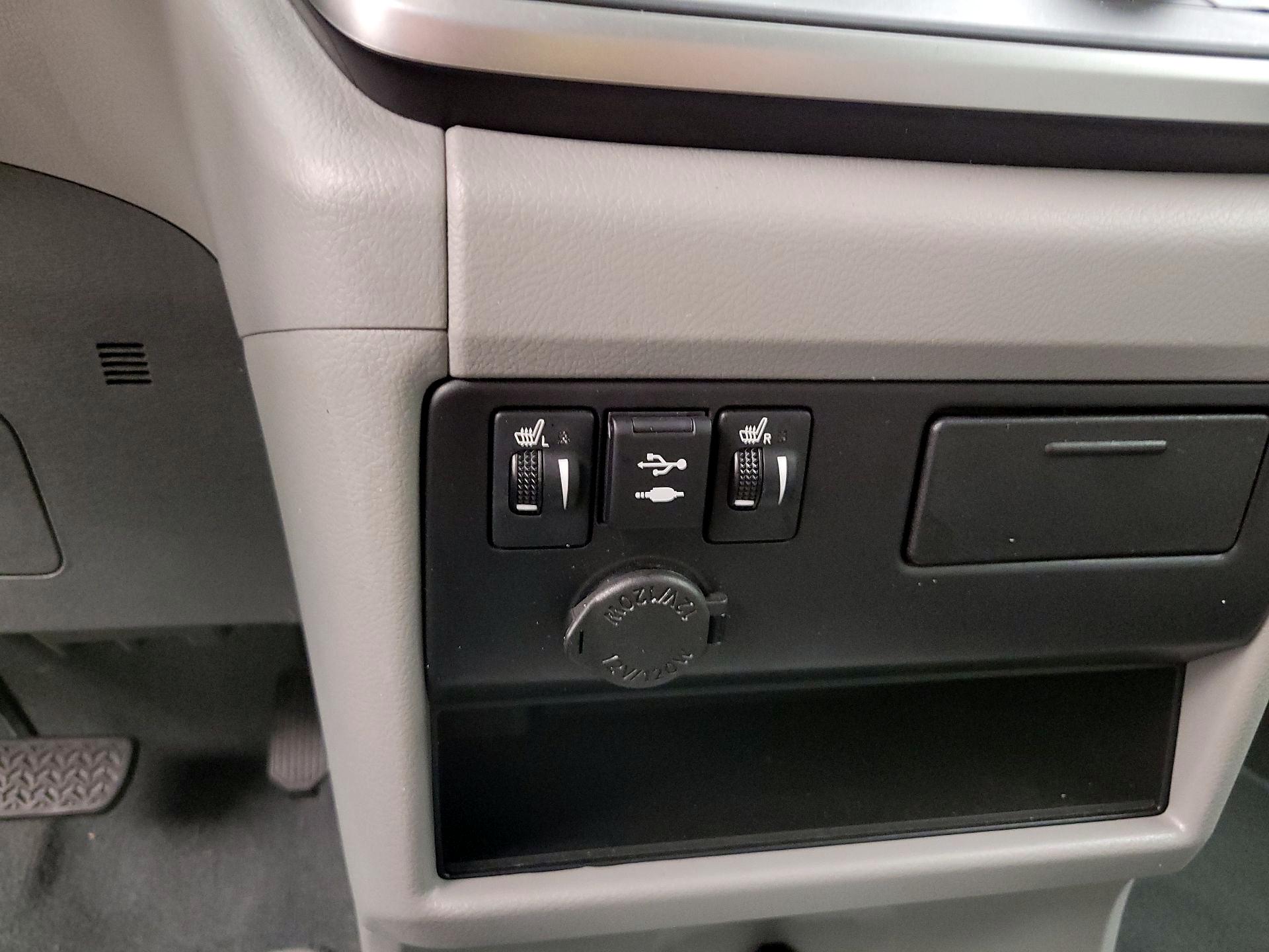 Thumbnail: 2020 Toyota Sienna - 18