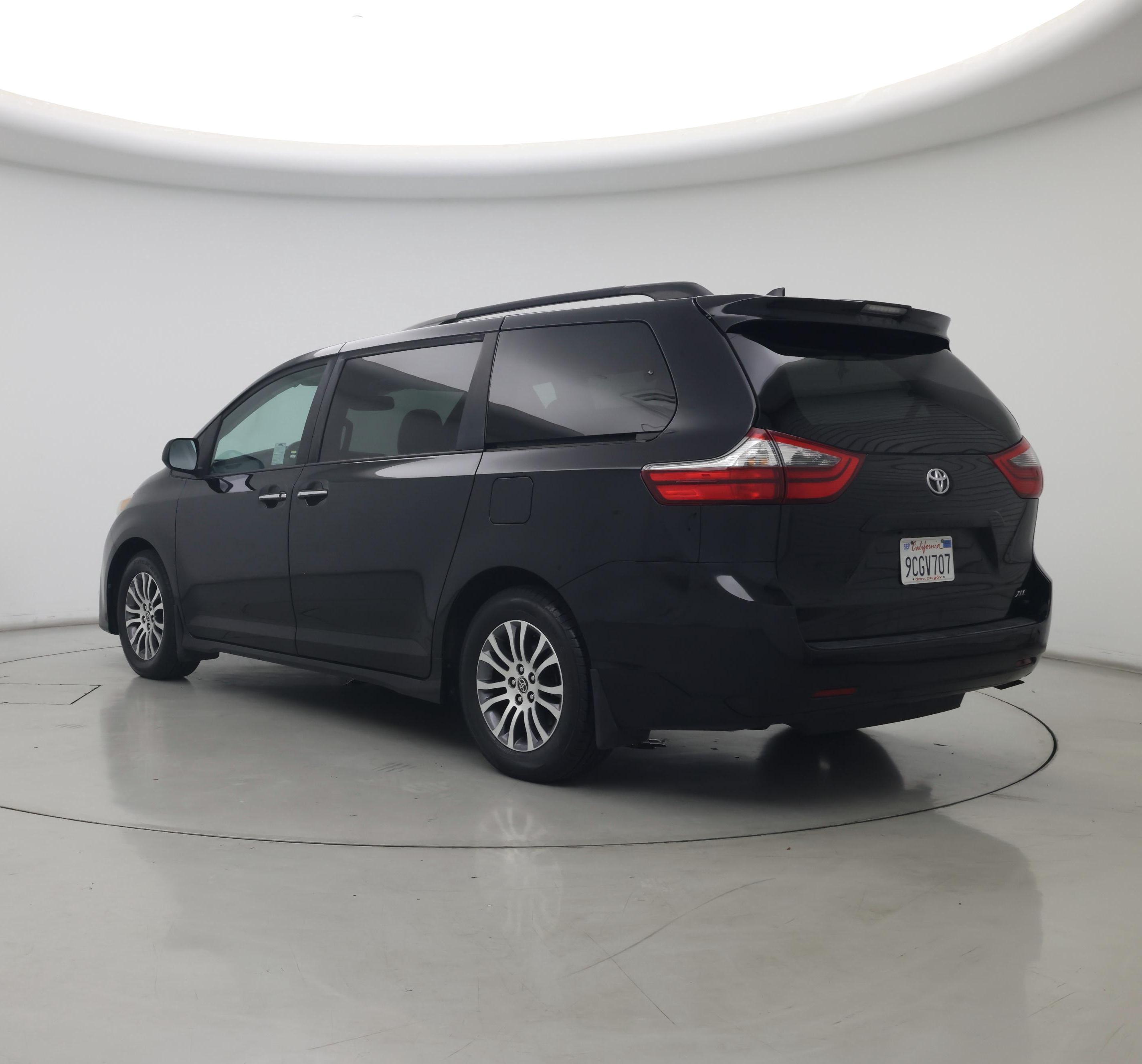 Thumbnail: 2020 Toyota Sienna - 2