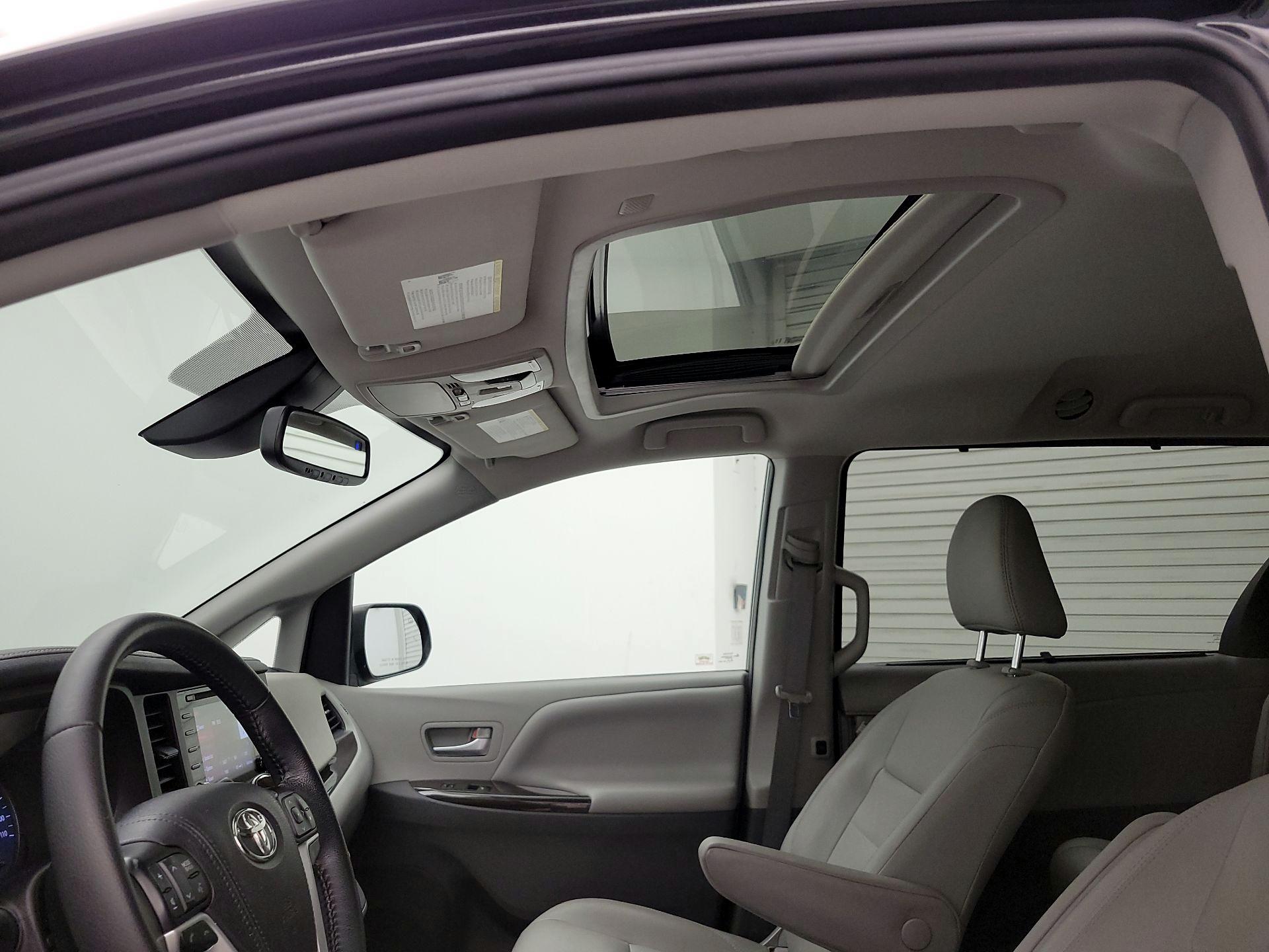 Thumbnail: 2020 Toyota Sienna - 19