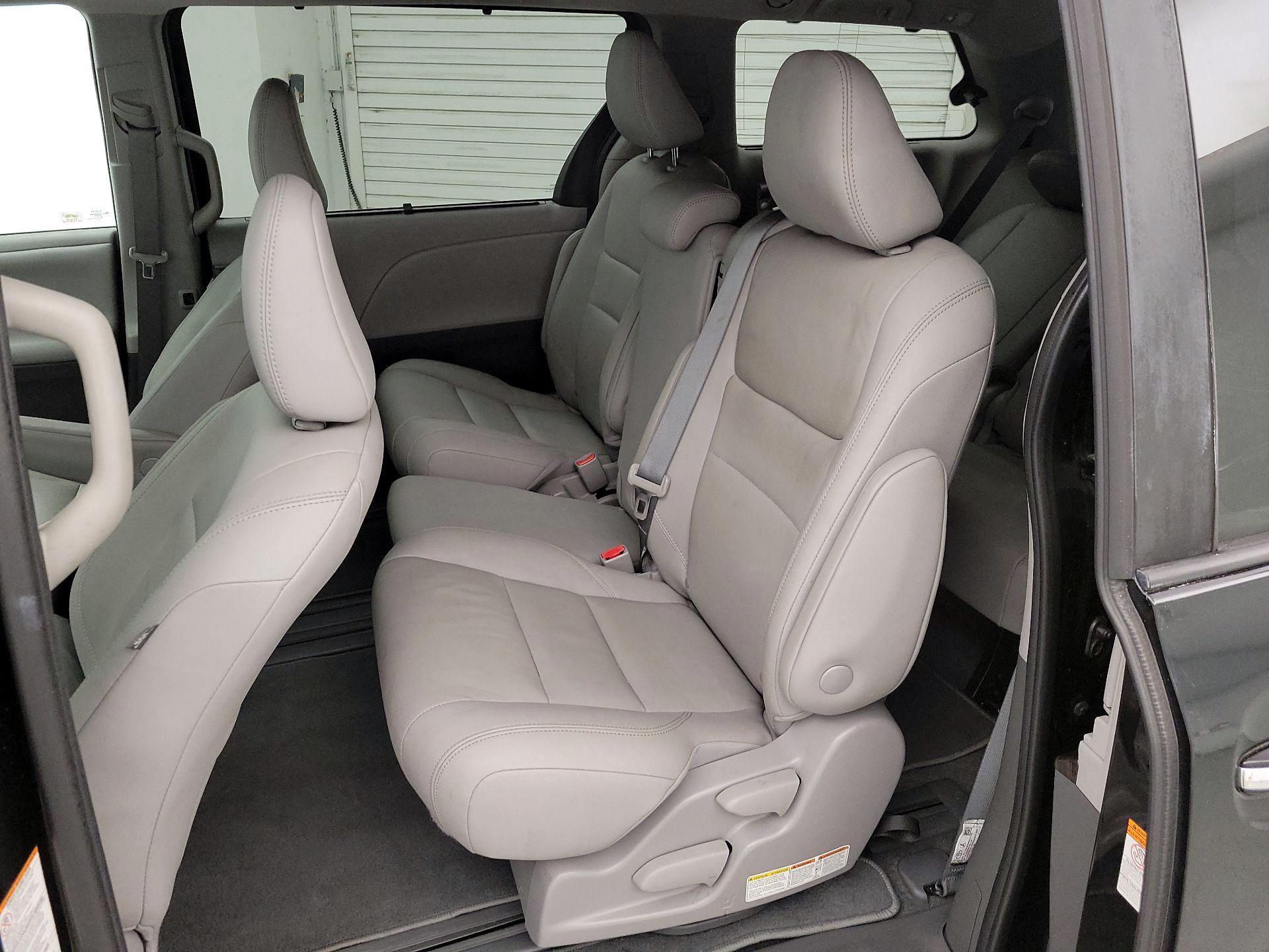 Thumbnail: 2020 Toyota Sienna - 20