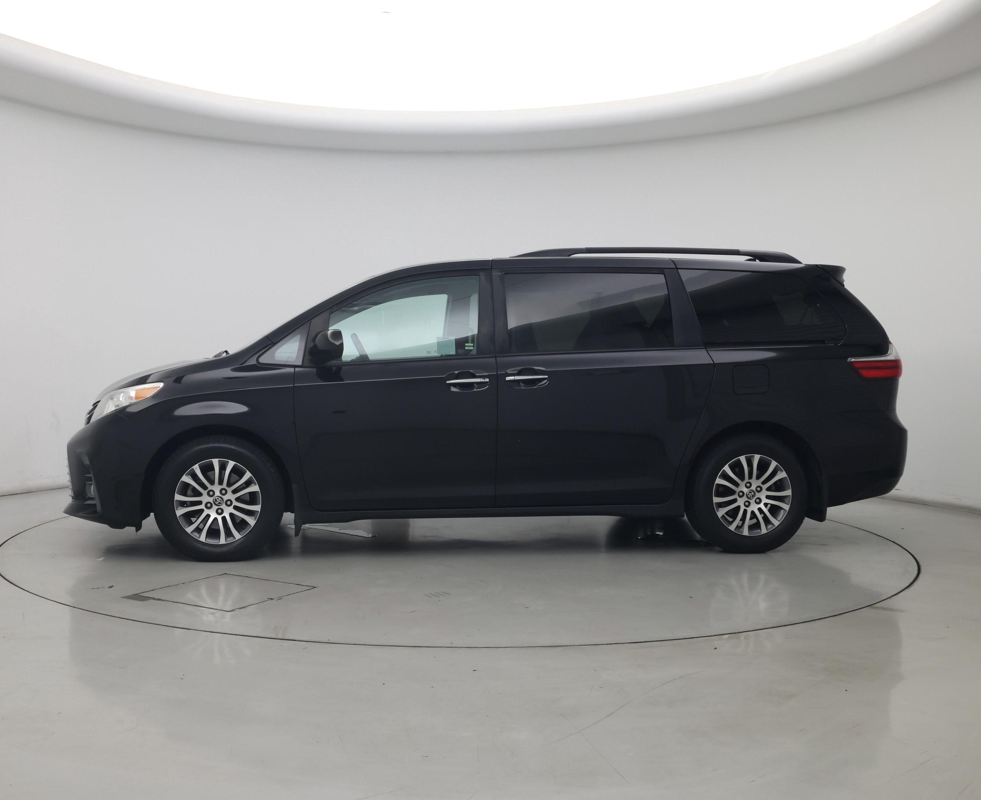Thumbnail: 2020 Toyota Sienna - 3