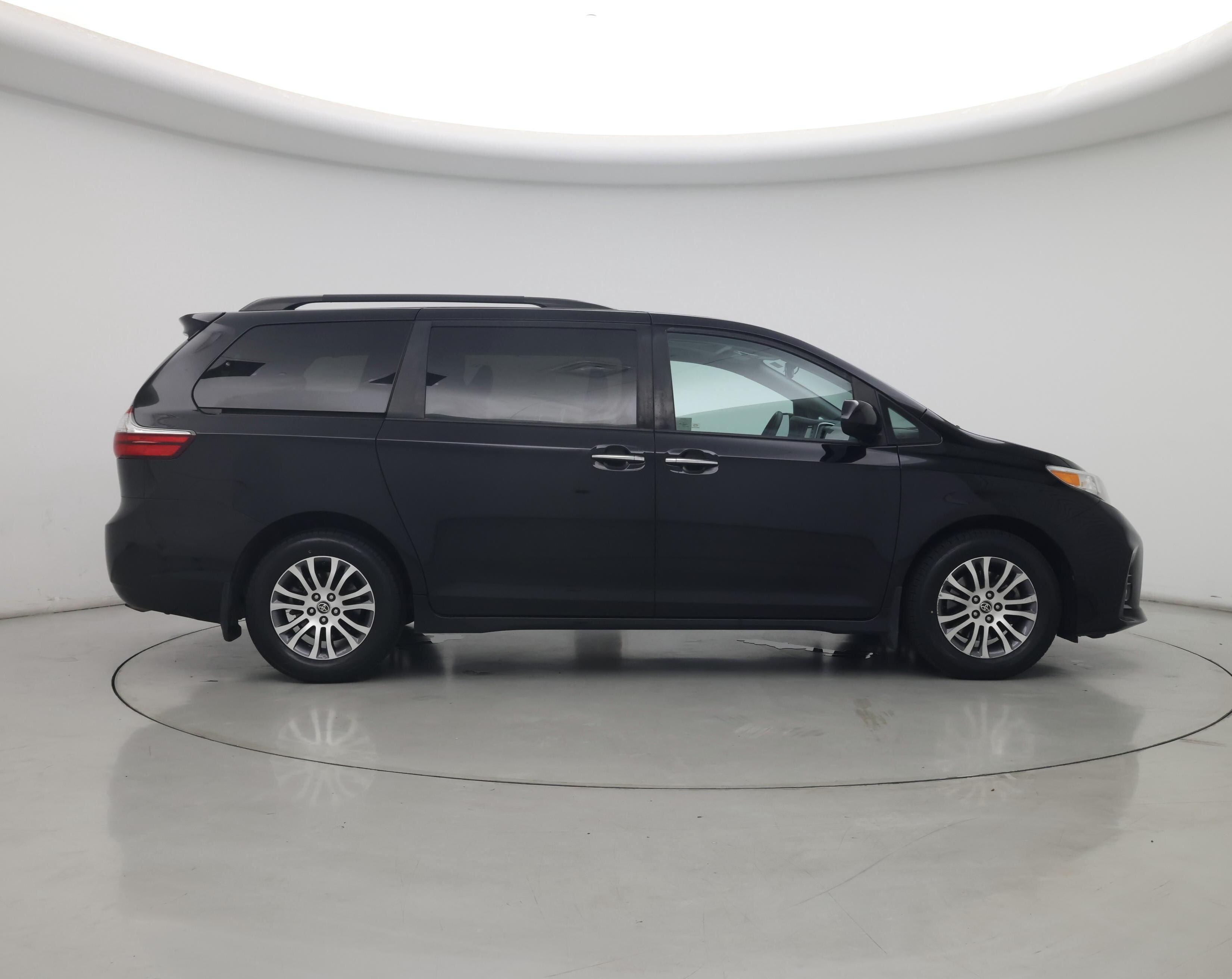 Thumbnail: 2020 Toyota Sienna - 7