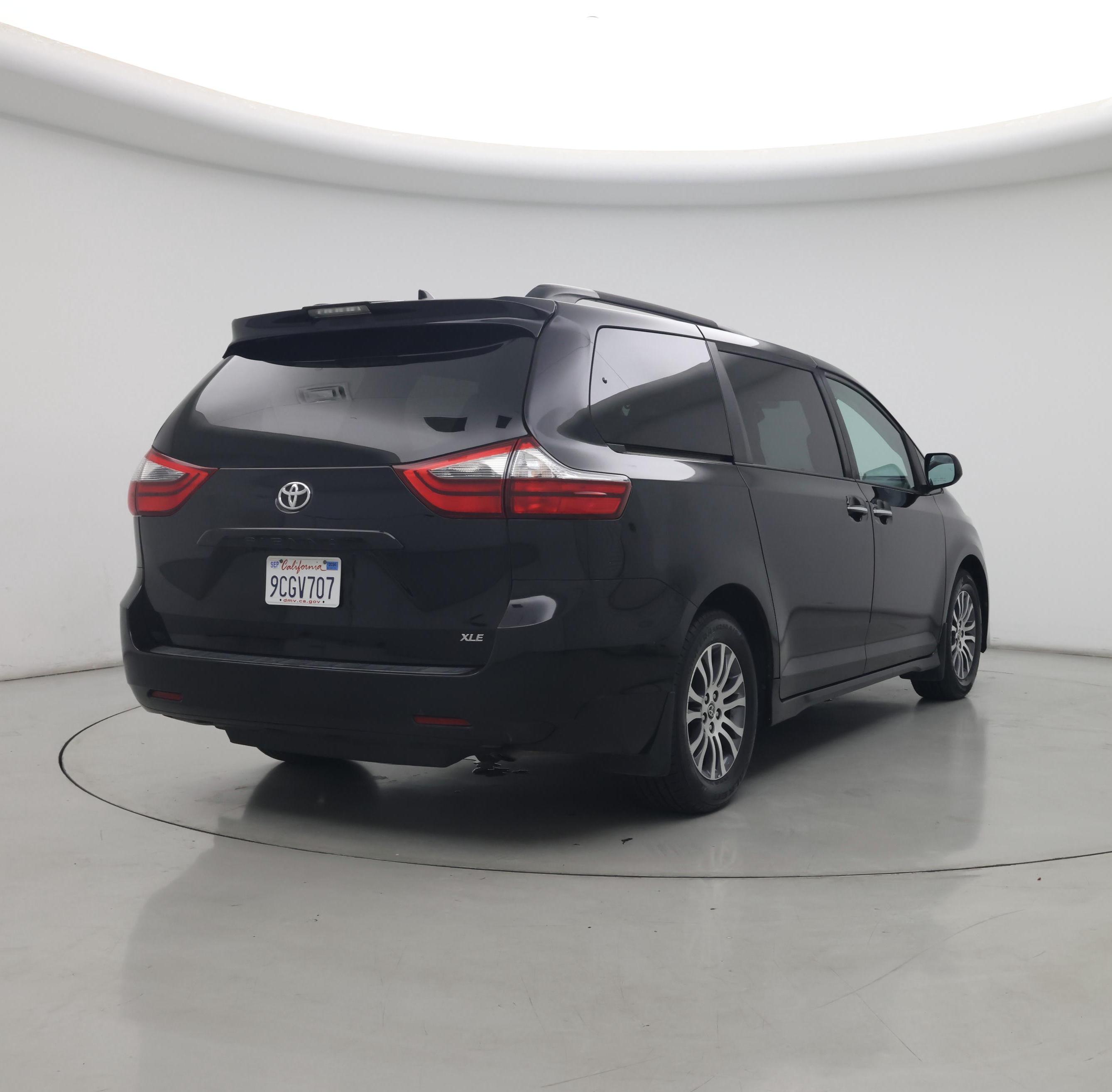 Thumbnail: 2020 Toyota Sienna - 8