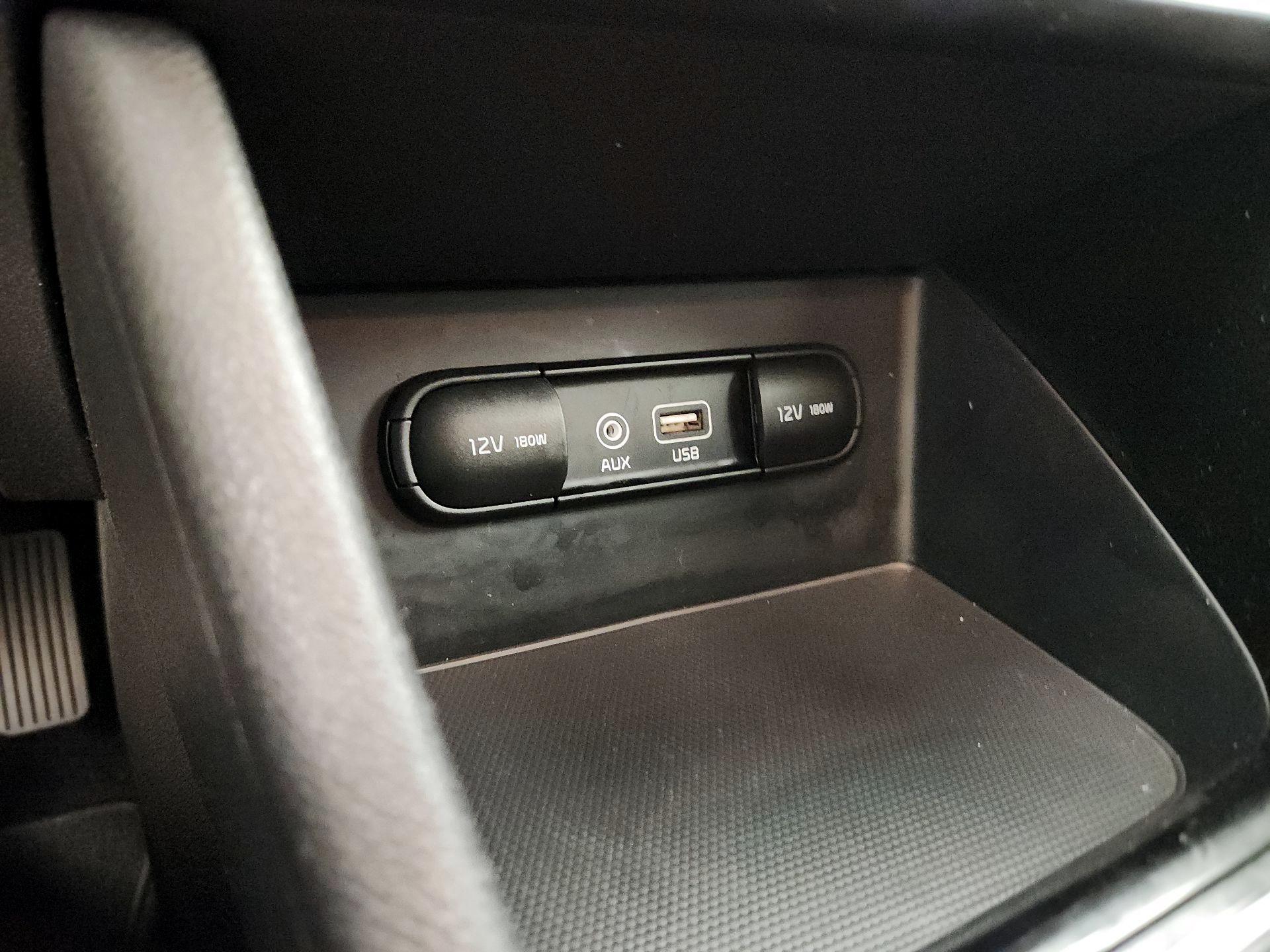 Thumbnail: 2017 Kia Niro - 19