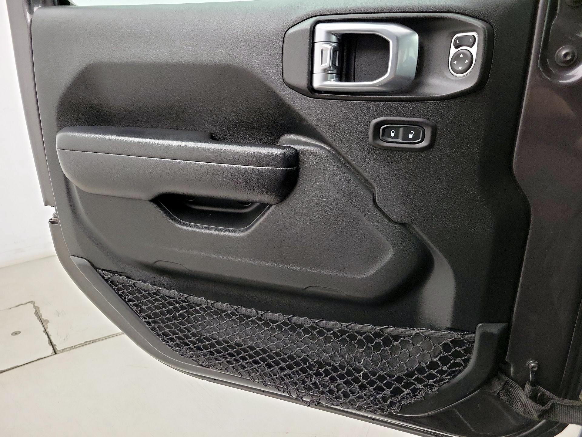 Thumbnail: 2018 Jeep Wrangler - 12