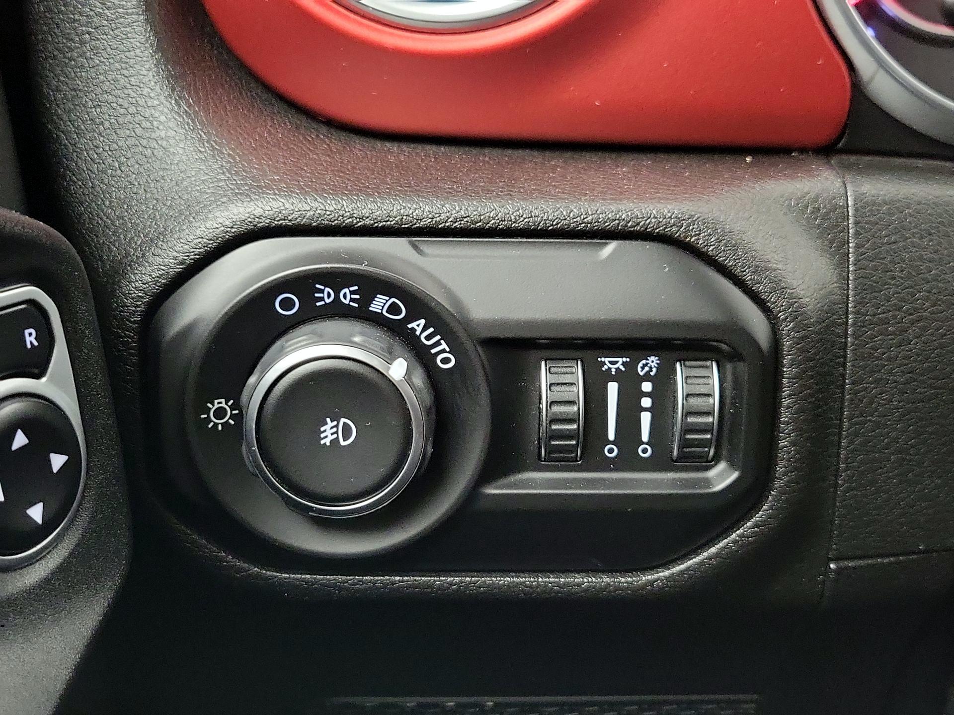 Thumbnail: 2018 Jeep Wrangler - 13